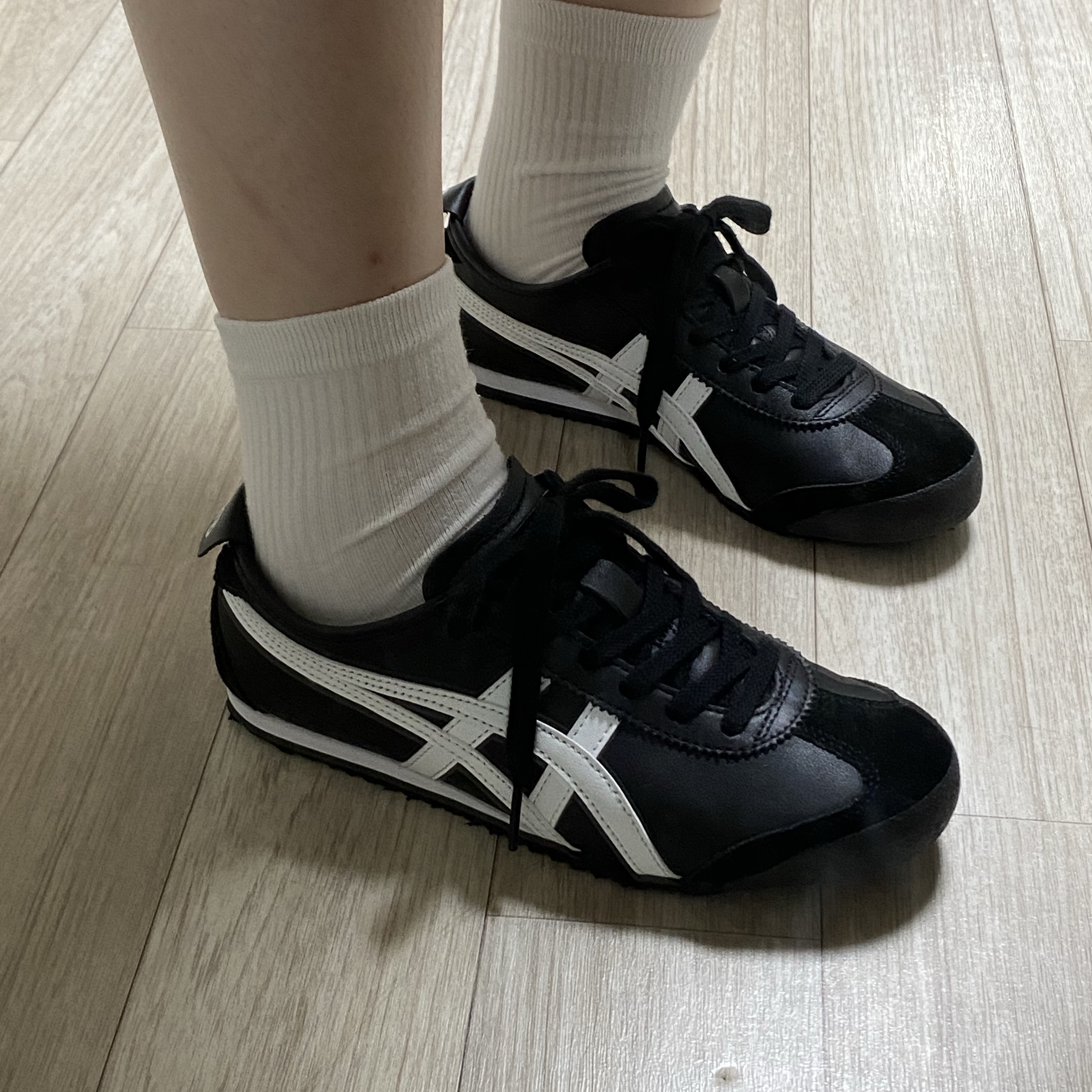 Onitsuka Tiger Mexico 66 Black White 착용 스타일 - 2