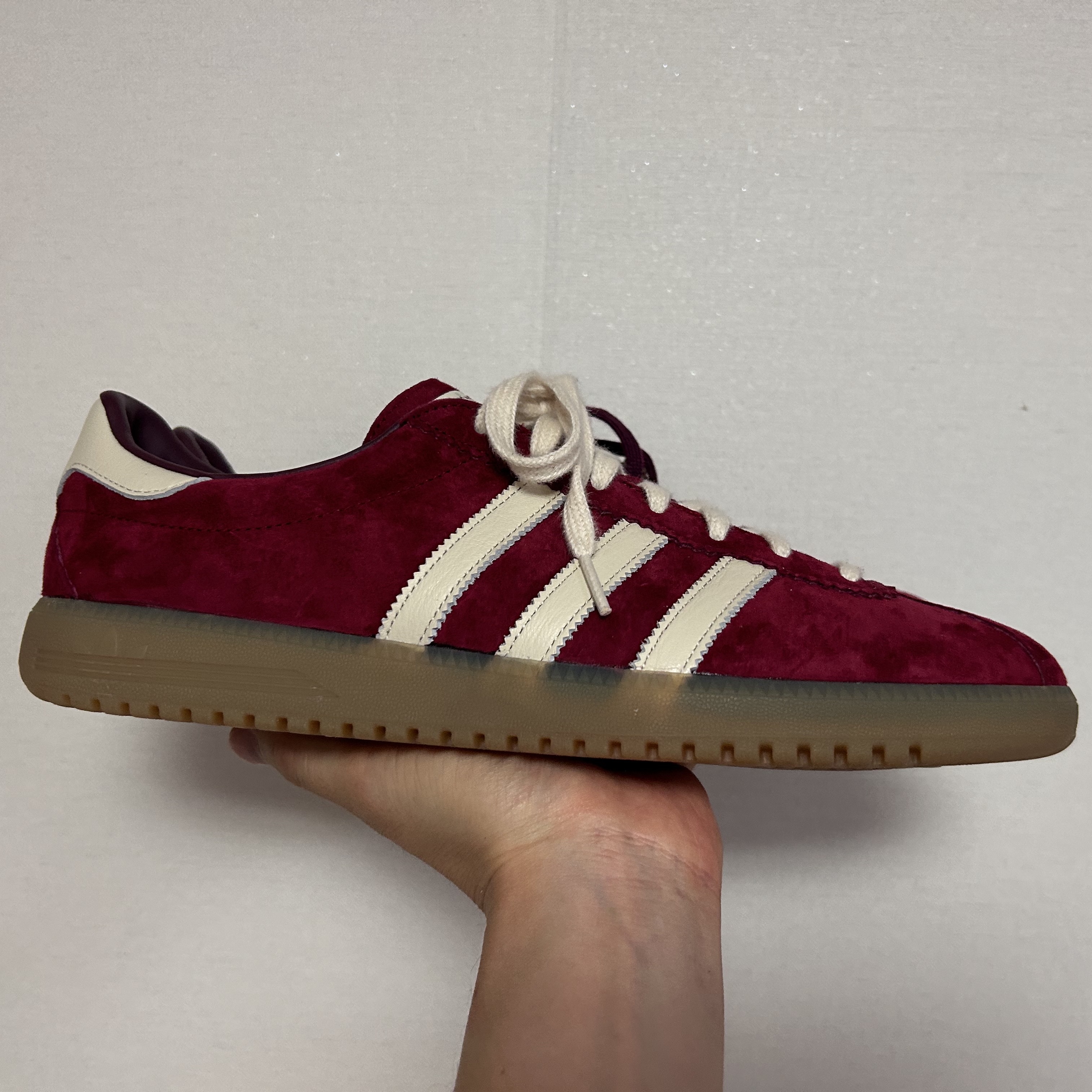 Adidas Bermuda College Burgundy 착용 스타일 - 1