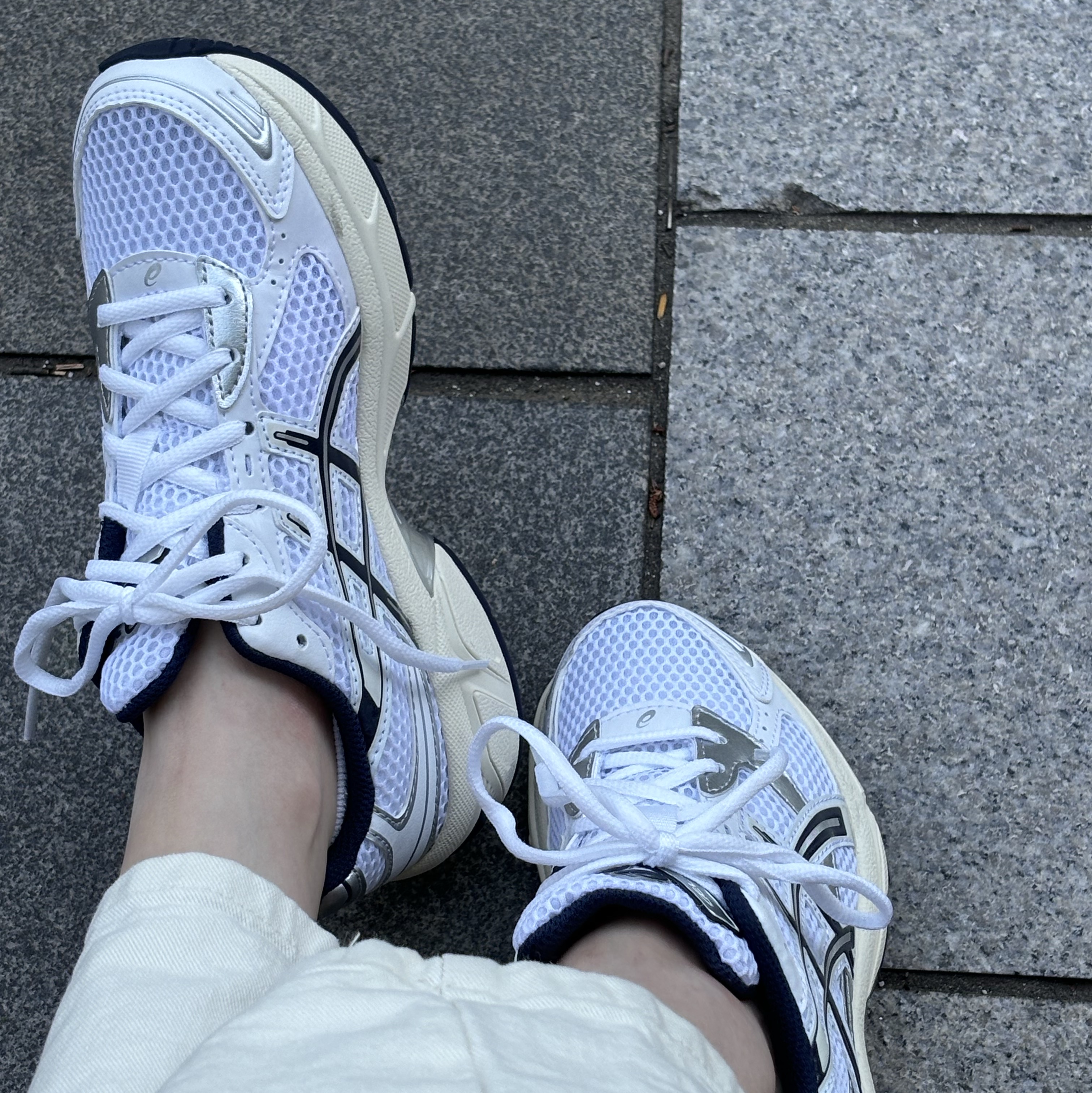 (W) Asics Gel-1130 White Midnight 착용 스타일 - 2
