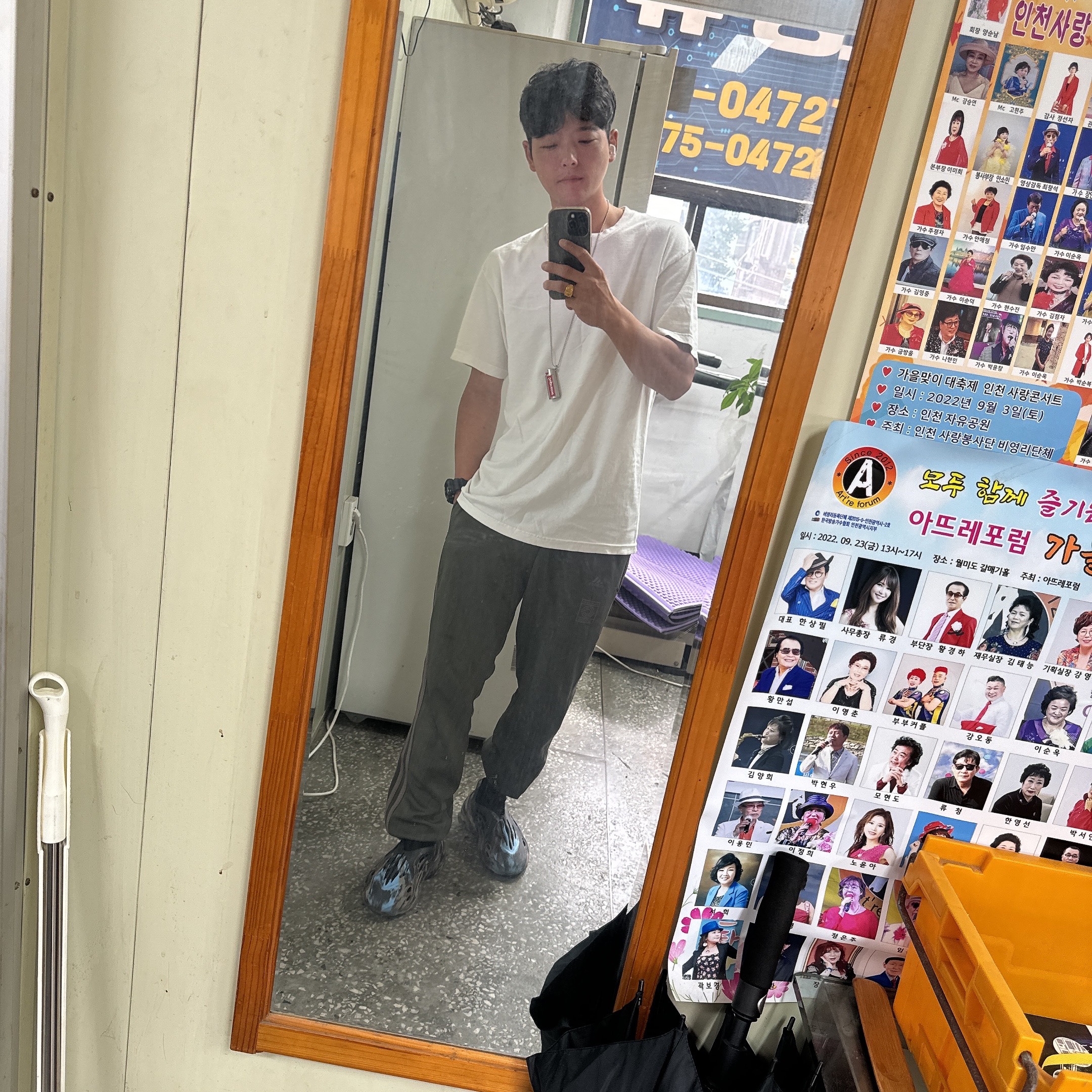 Supreme Metal Lighter Holster - 19SS, Adidas Yeezy Calabasas Track Pants Core Mink 착용 스타일 - 1