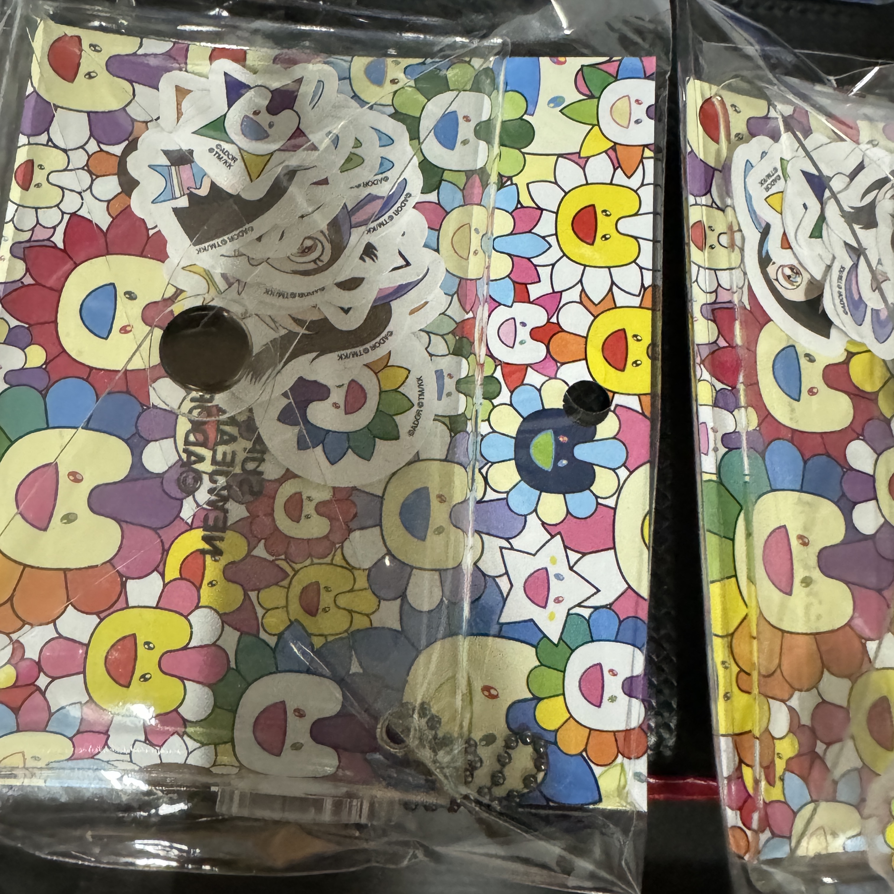 NewJeans x Murakami PVC Sticker Pack 착용 스타일
