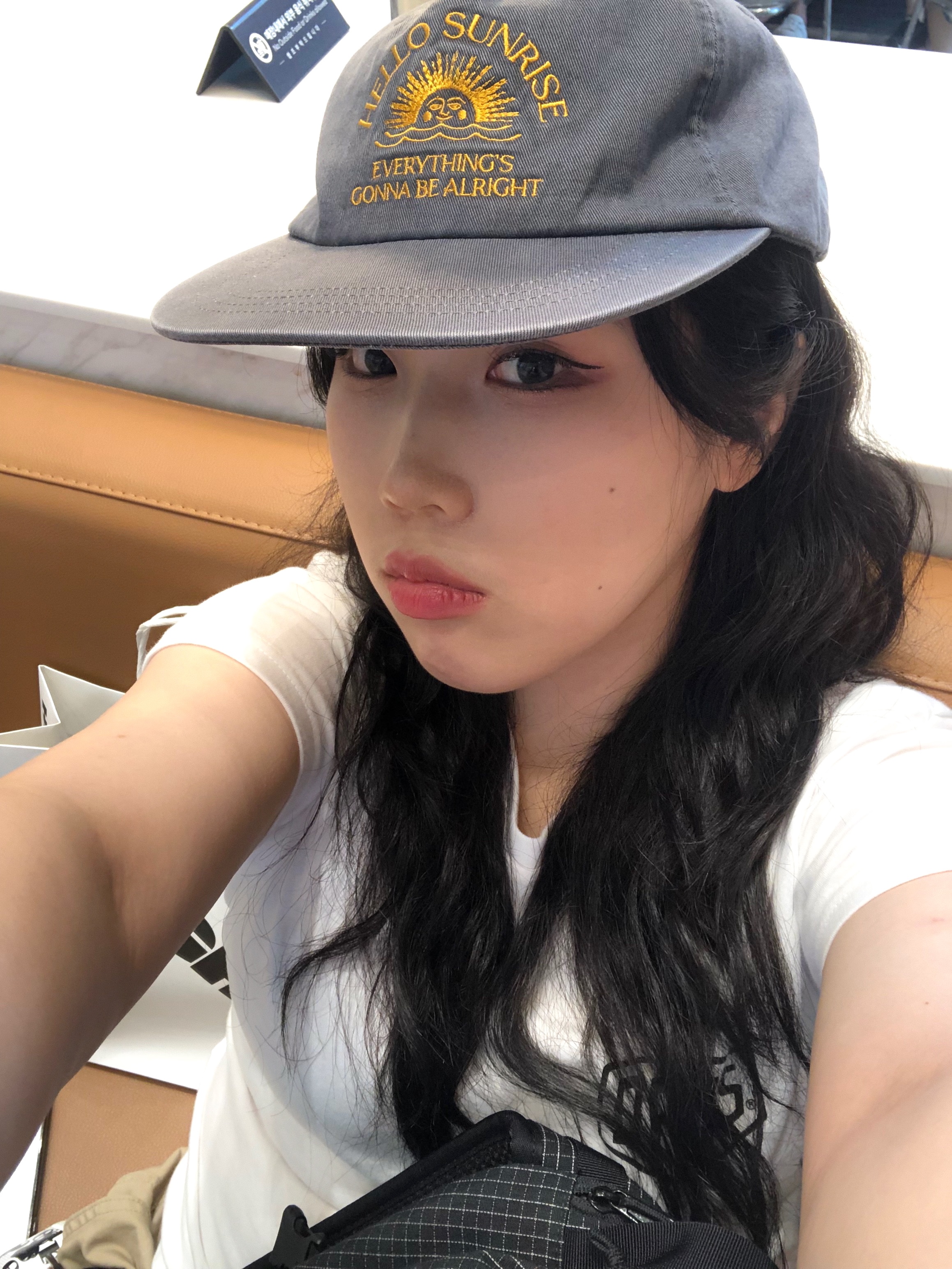 Hello Sunrise Arch Logo 5 Panel Cap Gray, Supreme Backpack Black - 24SS 착용 스타일 - 1