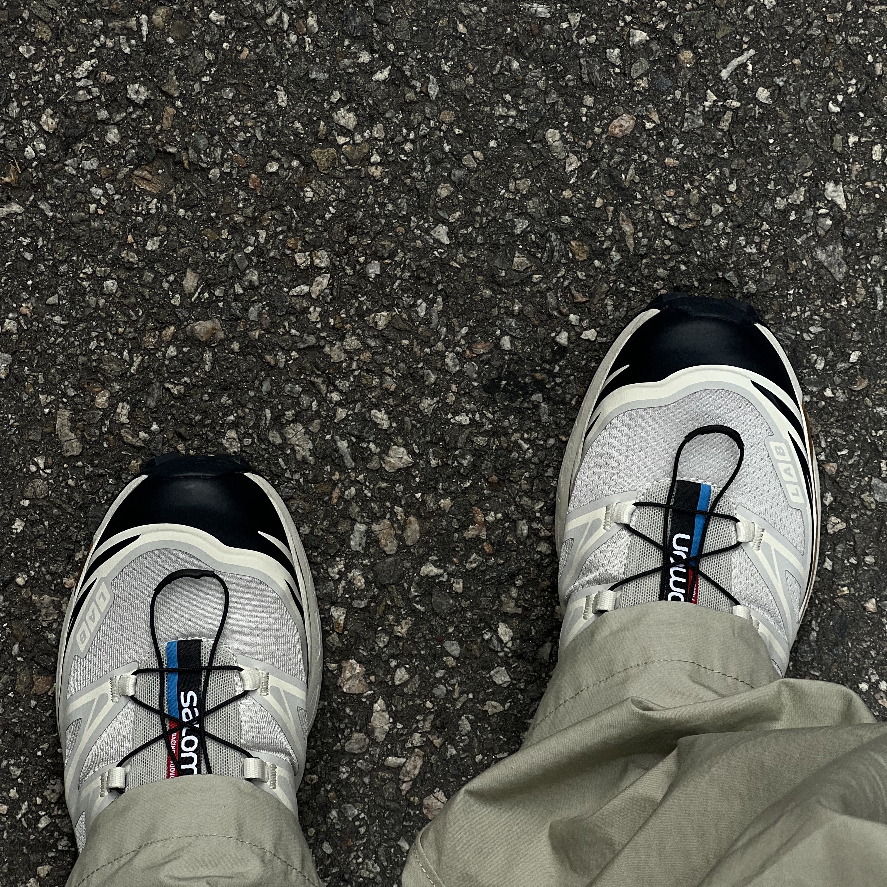 Salomon XT-6 Lunar Rock Dark Sapphire 착용 스타일 - 2