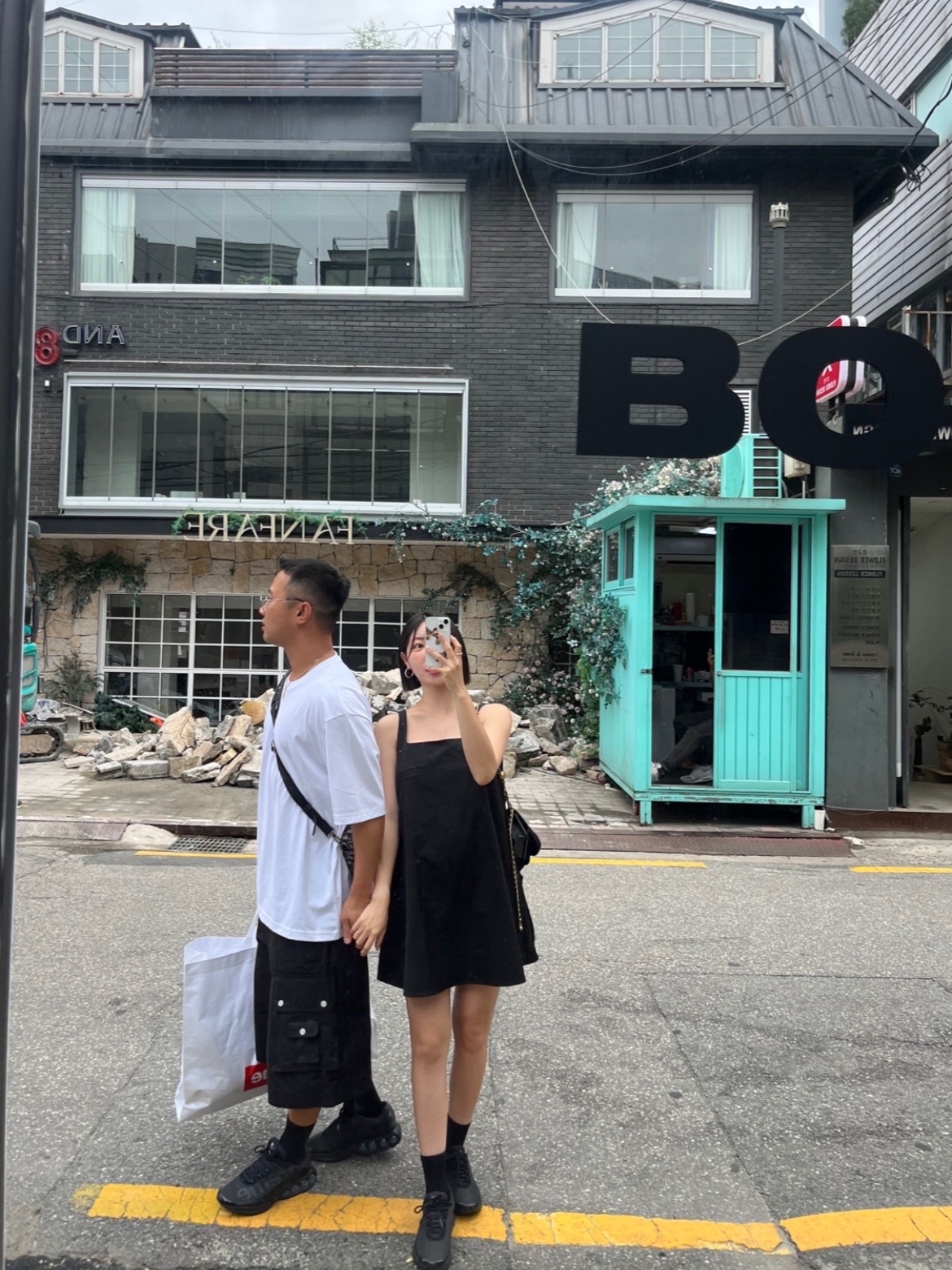 Nike x Supreme Air Max DN SP Black Galactic Jade, Dior Safari Messenger Bag Beige & Black Dior Oblique Jacquard 착용 스타일 - 1