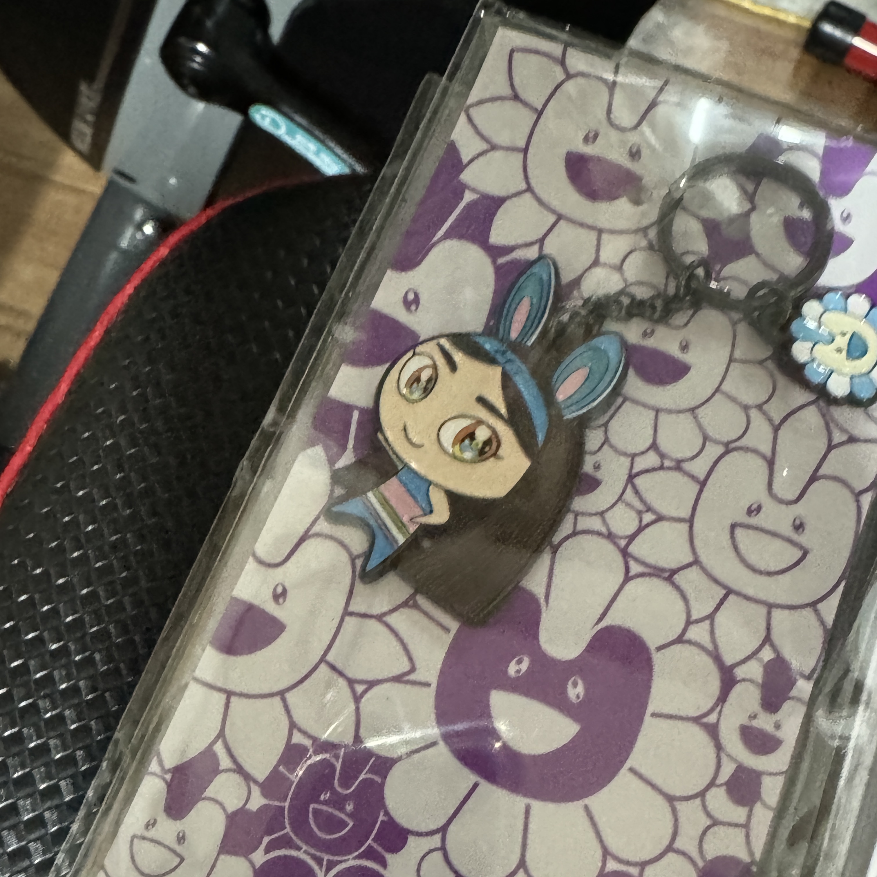 NewJeans x Murakami Metal Keyring Minji Blue 착용 스타일
