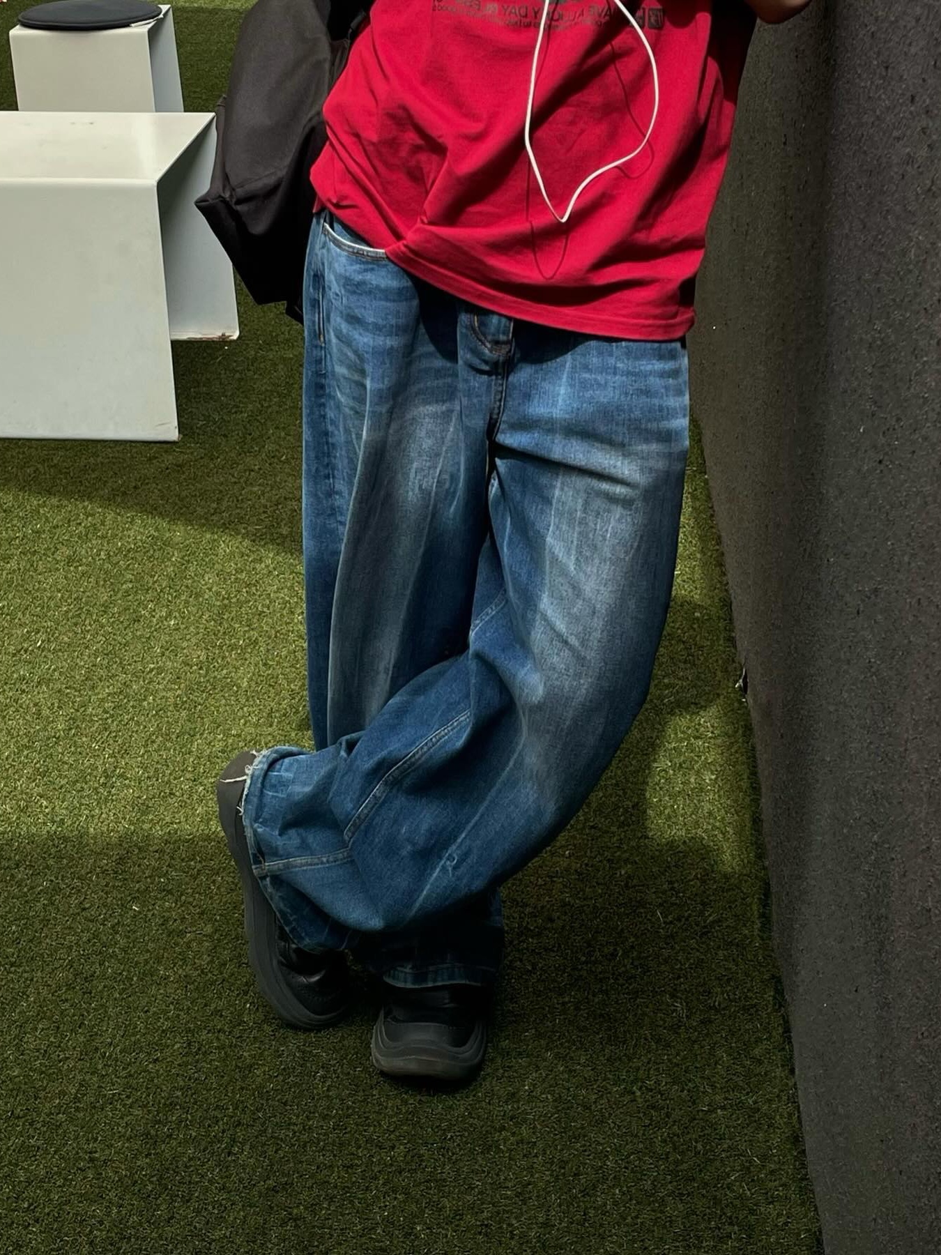 Millo Archive Reflect Curved Pants Mid Blue, Millo Archive Central Prey T-Shirts Deep Red 착용 스타일 - 2