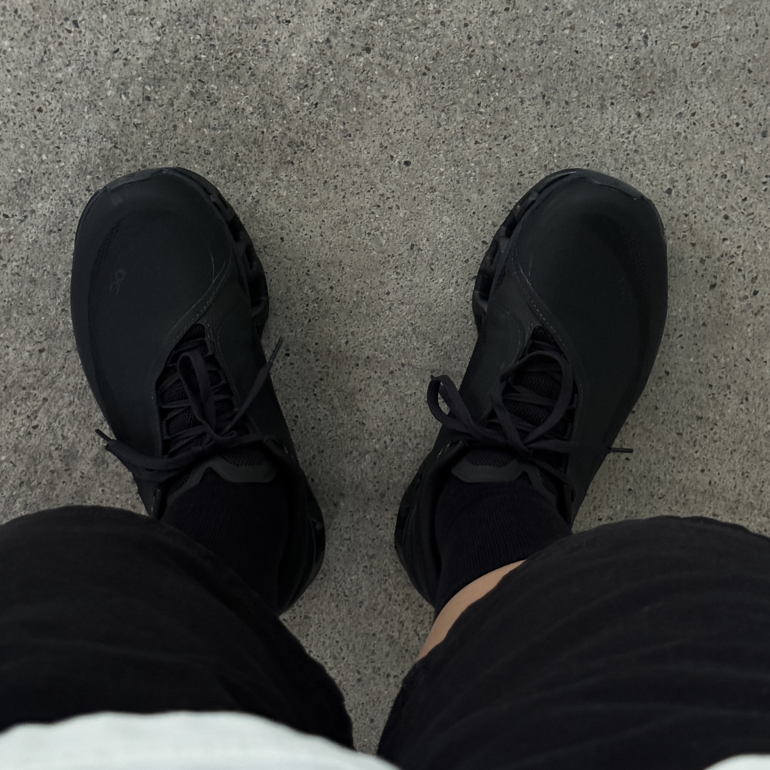 On Running x Post Archive Faction (Paf) Cloudmonster 2 Black Magnet 착용 스타일 - 1