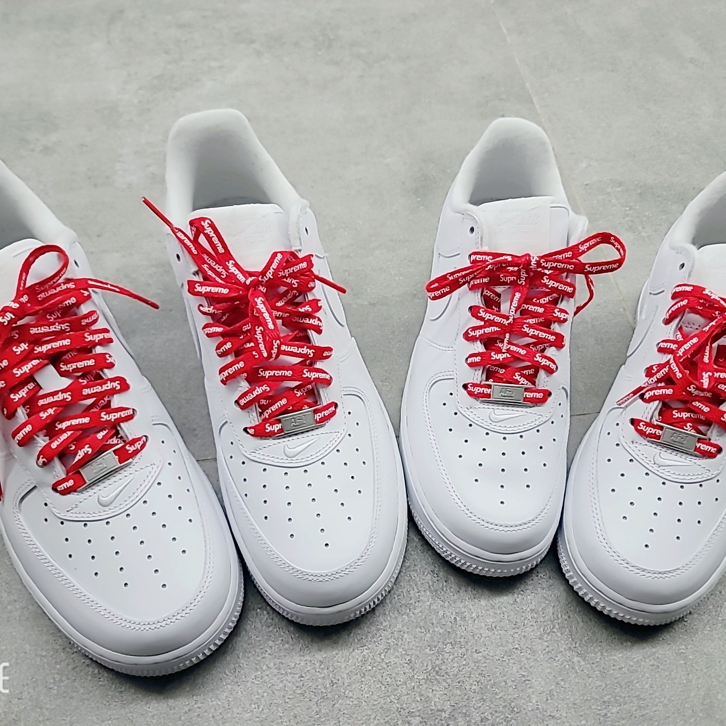 Nike x Supreme Air Force 1 Low White 착용 스타일 - 2