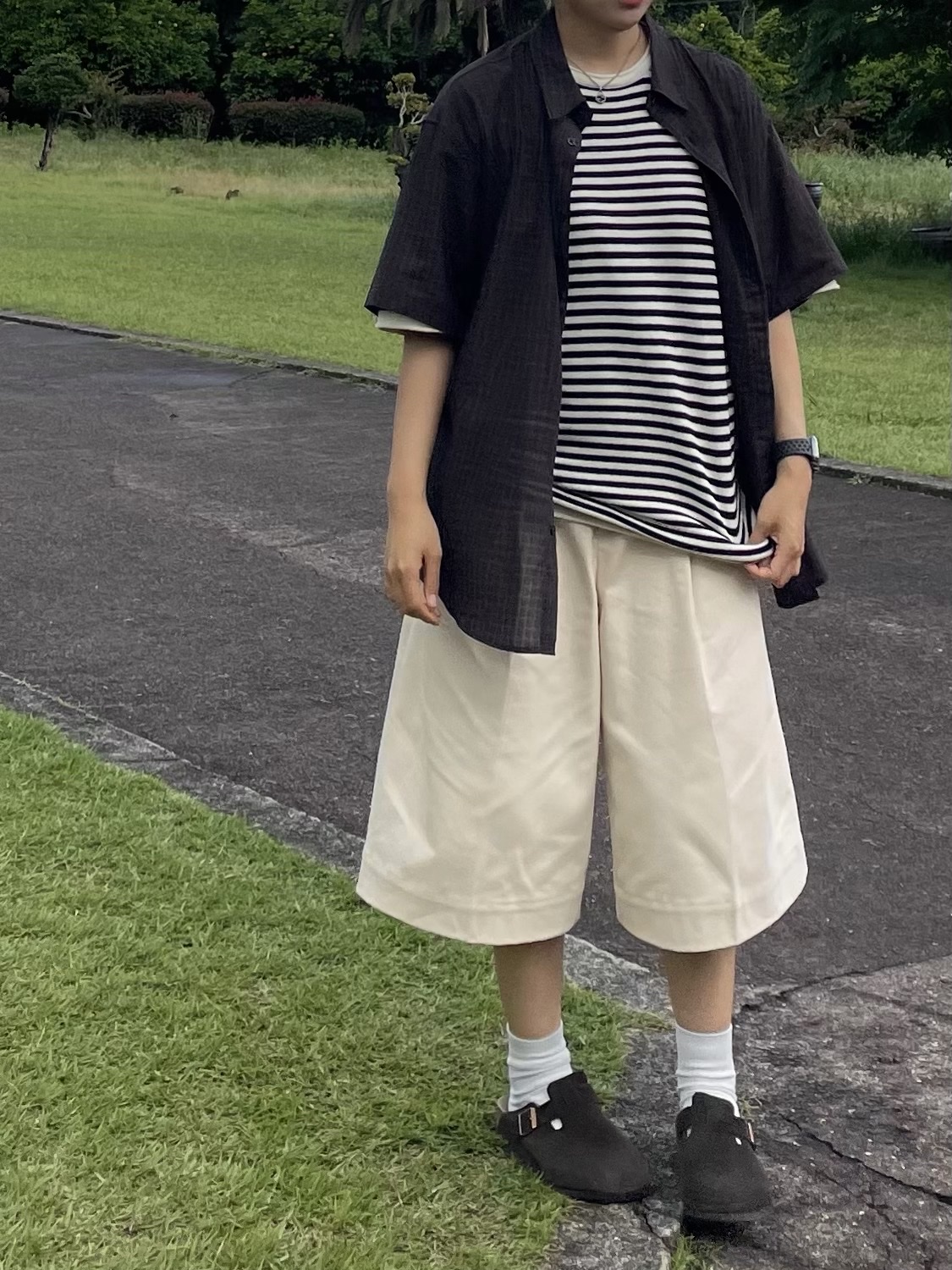 Birkenstock Boston Soft Footbed Mocha - Regular, COS Quilted Oversized Shoulder Bag Off White Light Beige 착용 스타일 - 5