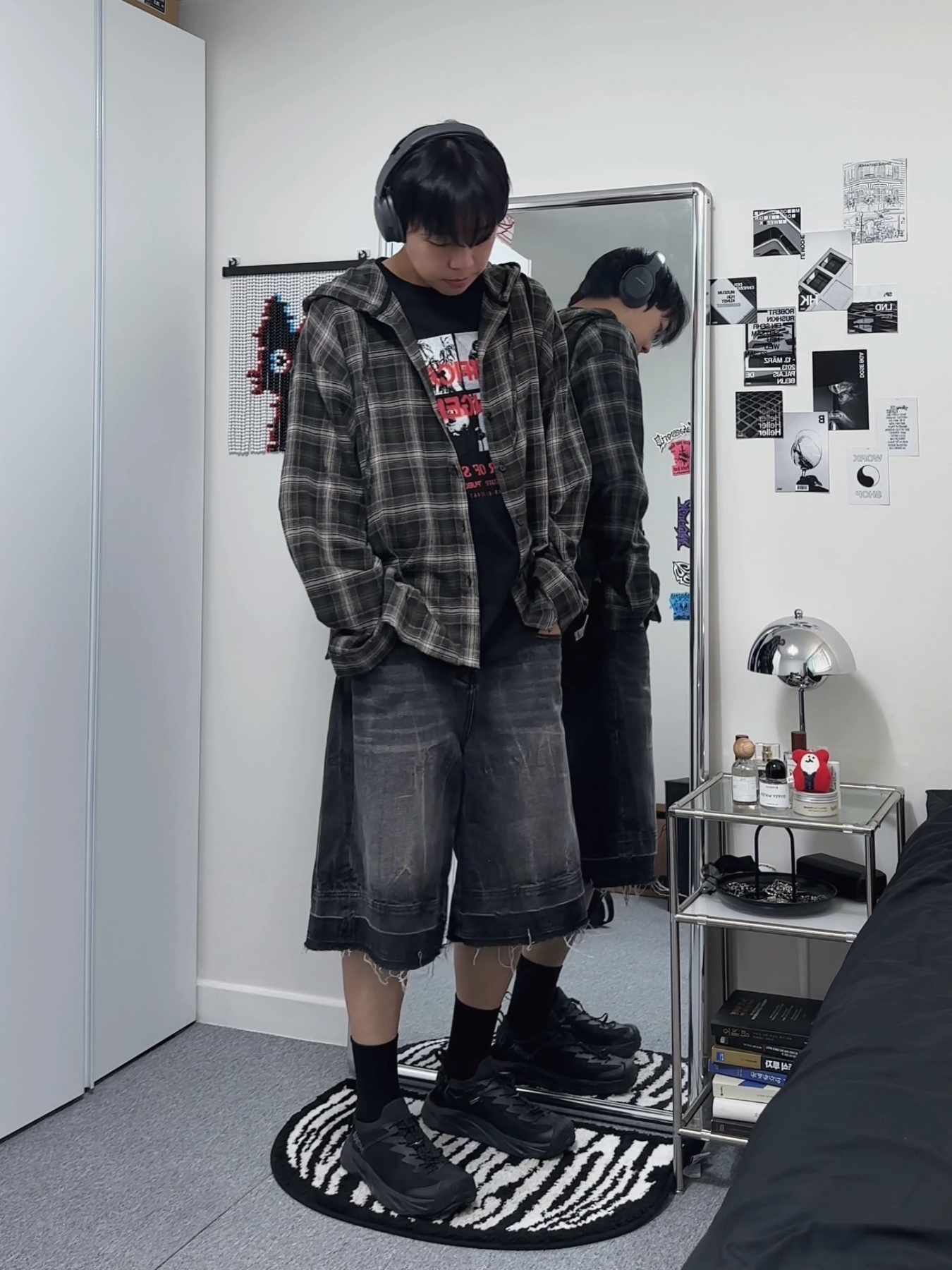 Millo Archive Layer Washed Denim Bermuda Pants Wahsed Black 착용 스타일 - 2