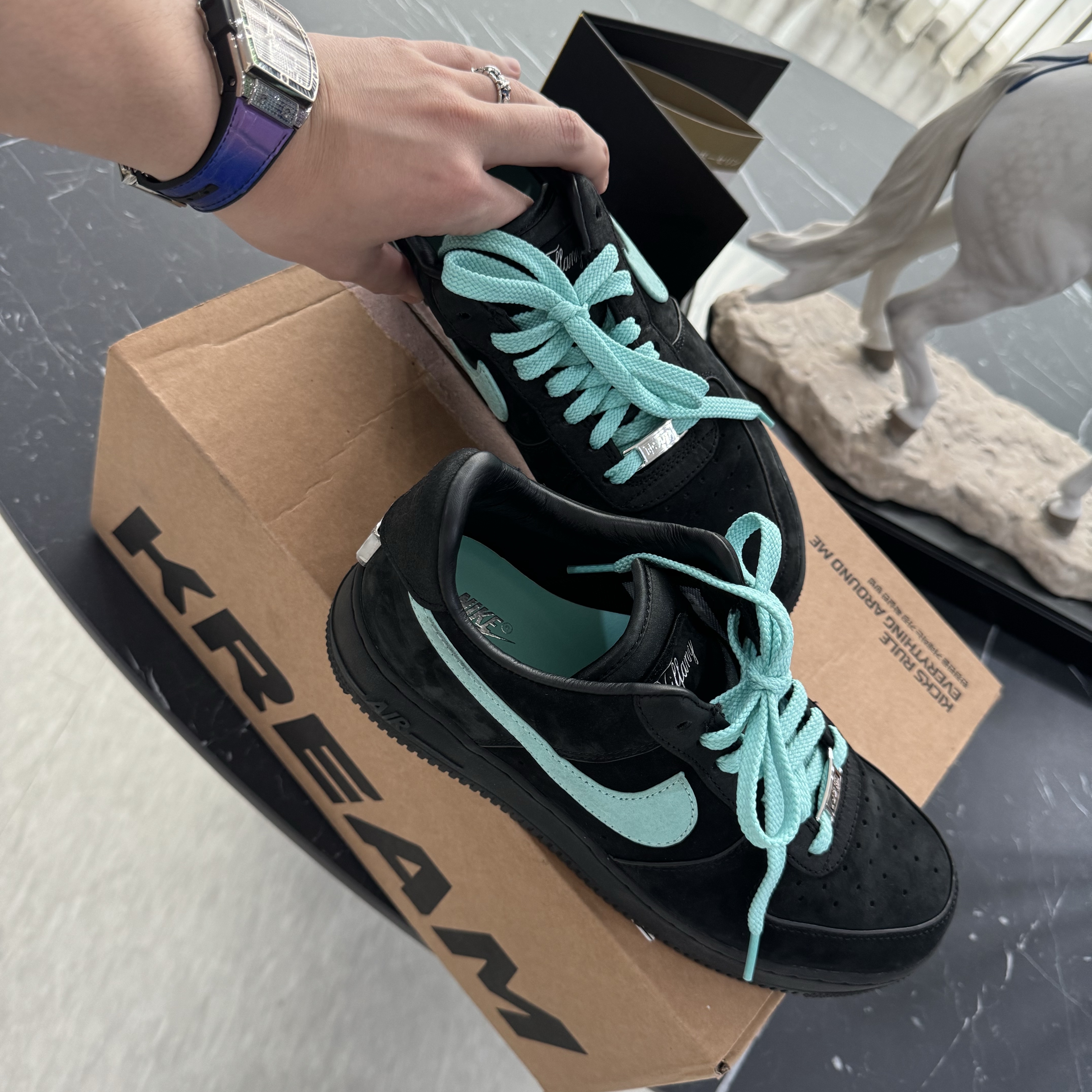 Nike x Tiffany & Co. Air Force 1 Low SP 1837 착용 스타일 - 1