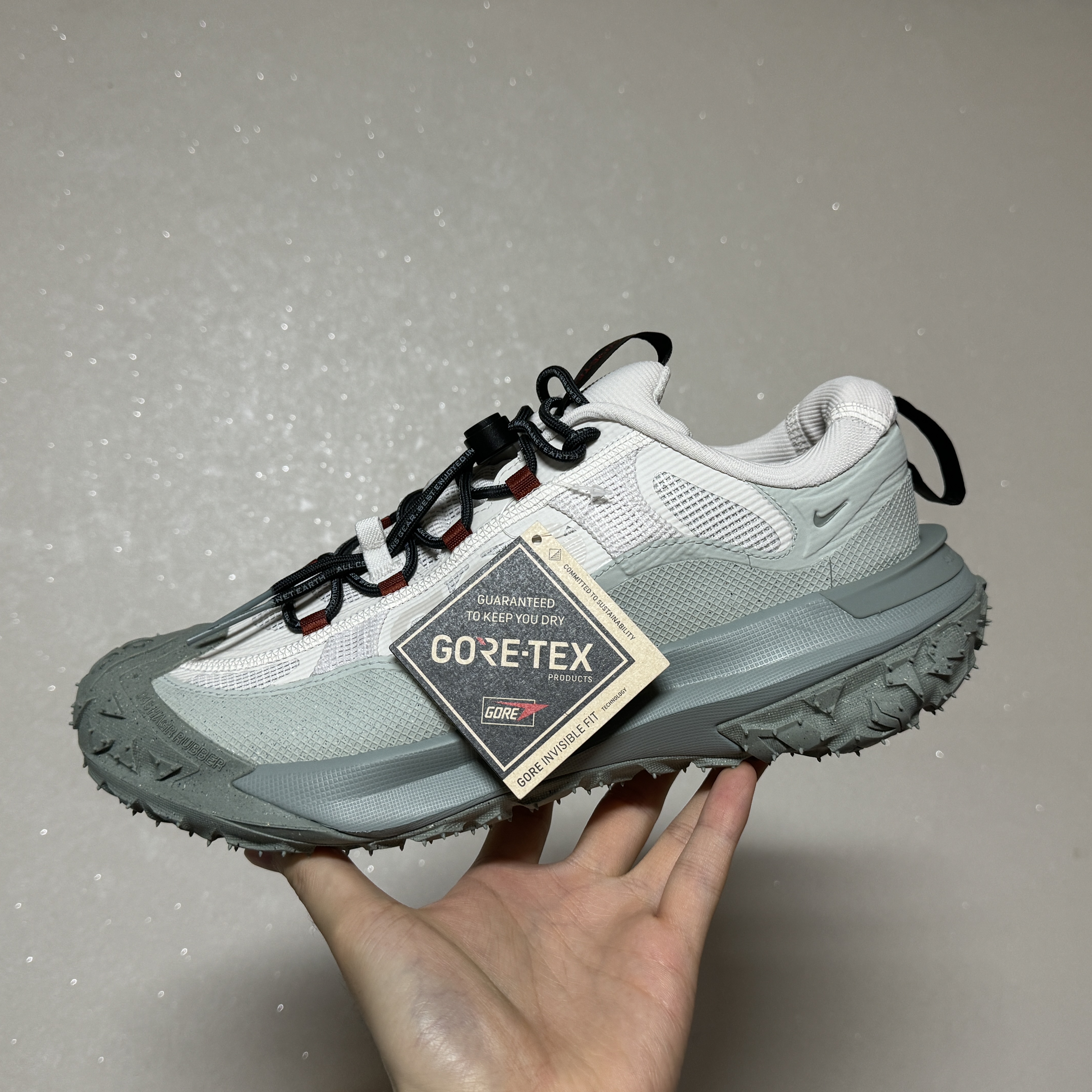 Nike ACG Mountain Fly 2 Low Gore-Tex Phantom Dark Smoke Grey 착용 스타일