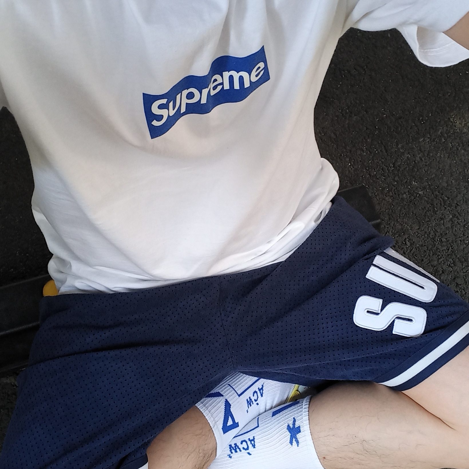 Supreme Seoul Box Logo T-Shirt White - 23FW, Supreme Ultrasuede Mesh Short Navy - 24SS 착용 스타일 - 2