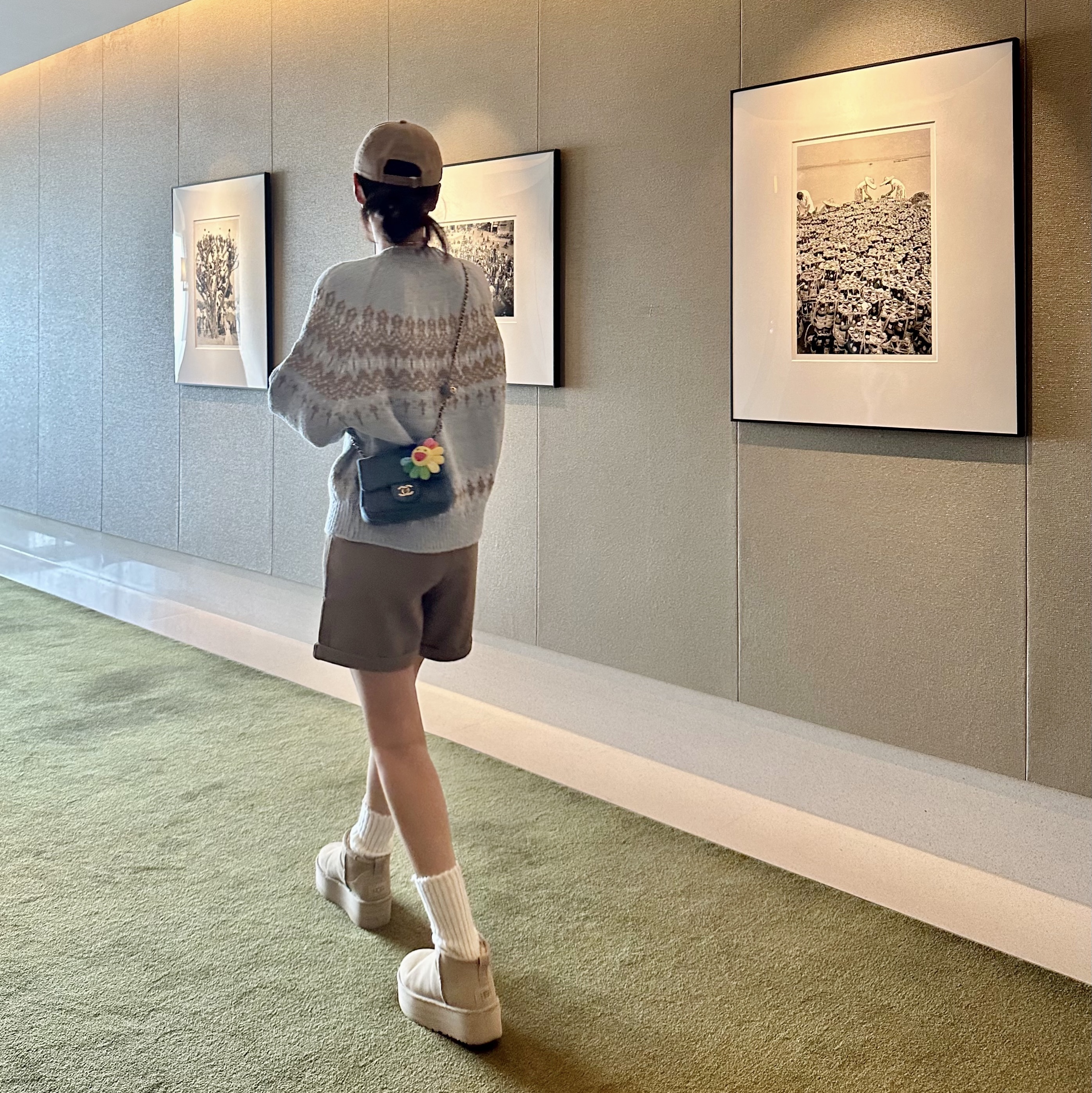 (W) UGG Classic Ultra Mini Platform Mustard Seed, Chanel Mini Flap Bag Denim & Silver Blue 착용 스타일 - 1