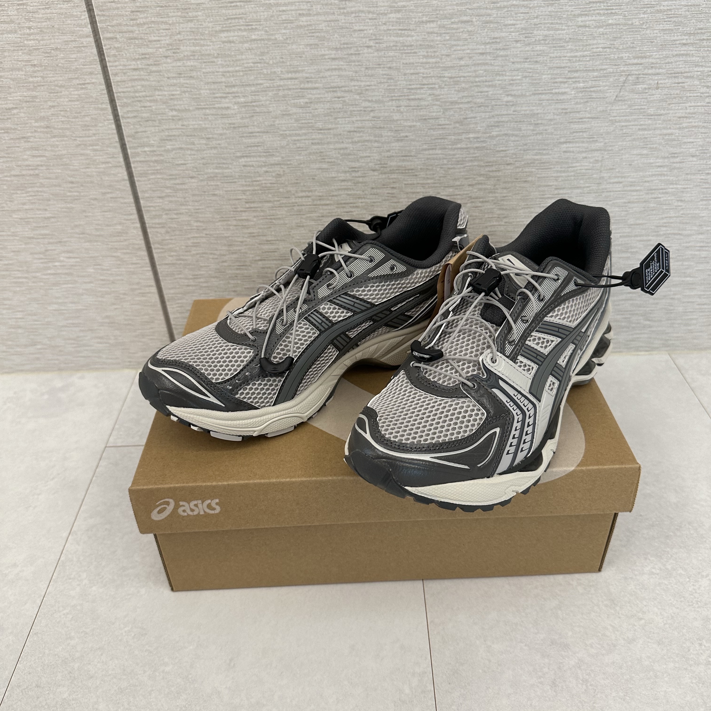 Asics Unlimited Gel-Kayano 14 Oyster Grey Clay Grey 착용 스타일 - 2