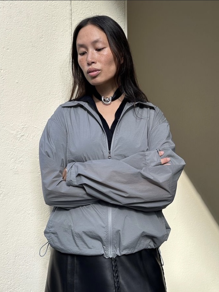 Amomento Sheer Zip Up Shirts Grey 착용 스타일 - 3