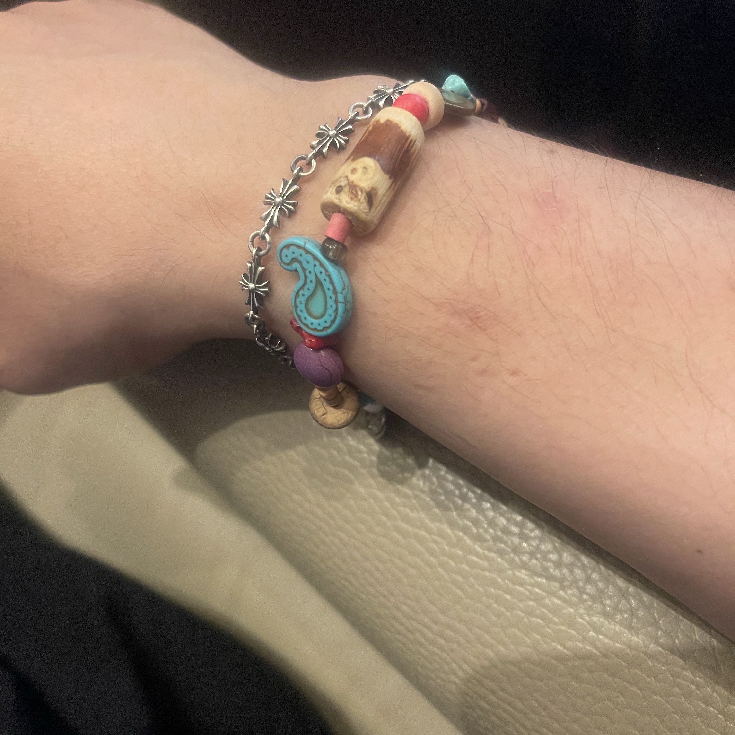 TOWTOW.ARCHIVE Paisley Symbol Bracelet Turquoise 착용 스타일