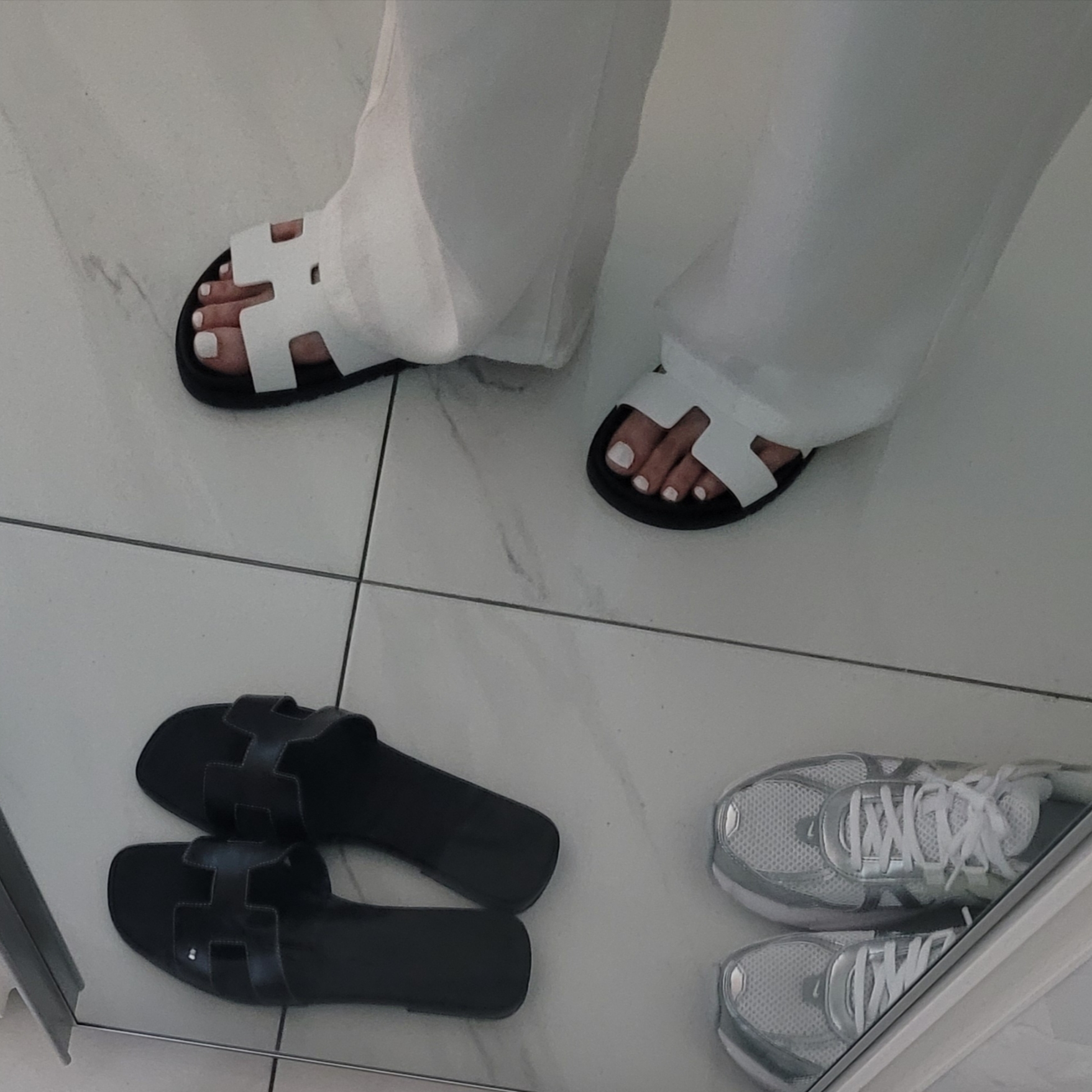 (W) Hermes Chypre Sandal Calfskin & Blanc 착용 스타일