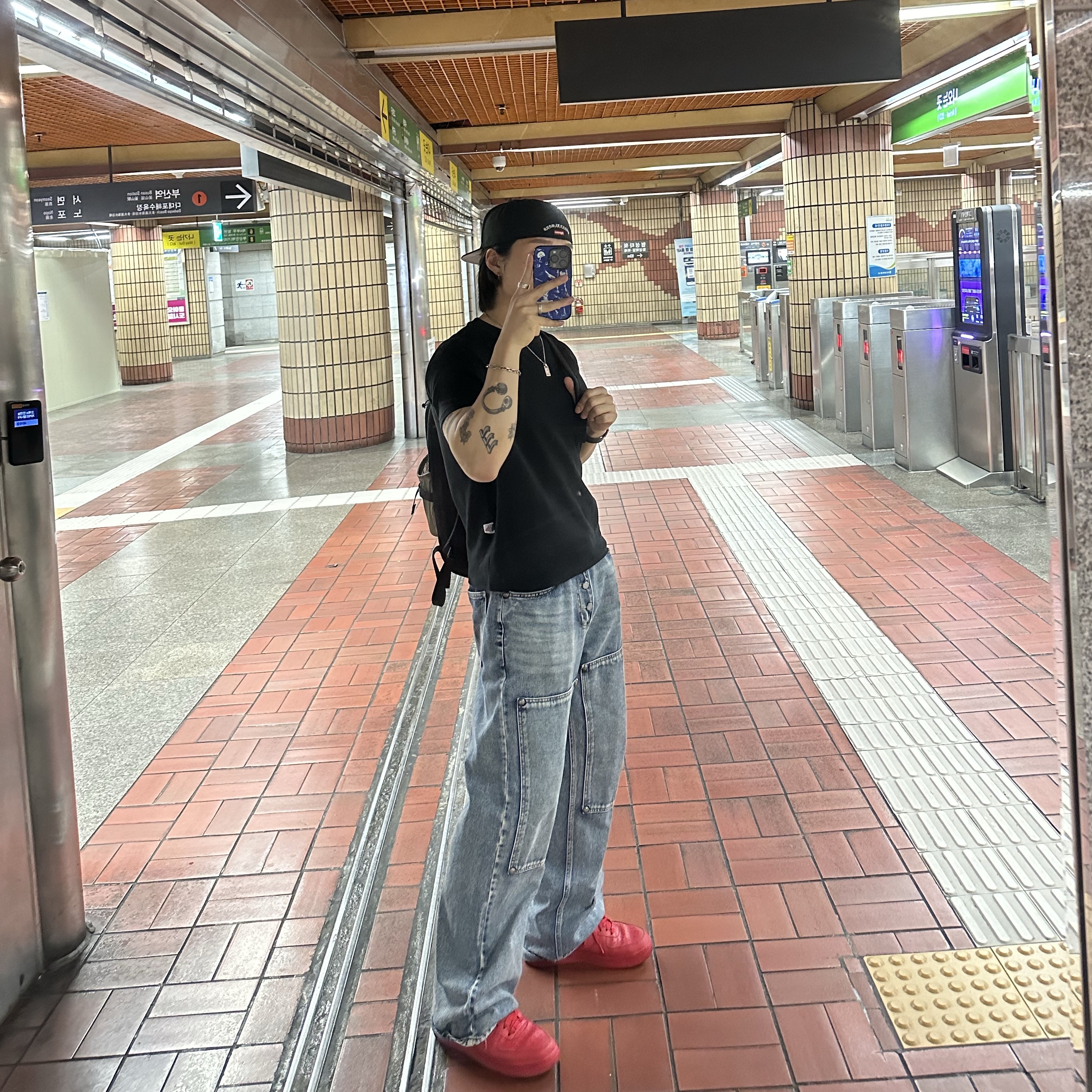 Thug Club Double Knee Laser Denim Pants Denim, Supreme Gold Cross S Logo New Era Black - 24SS 착용 스타일