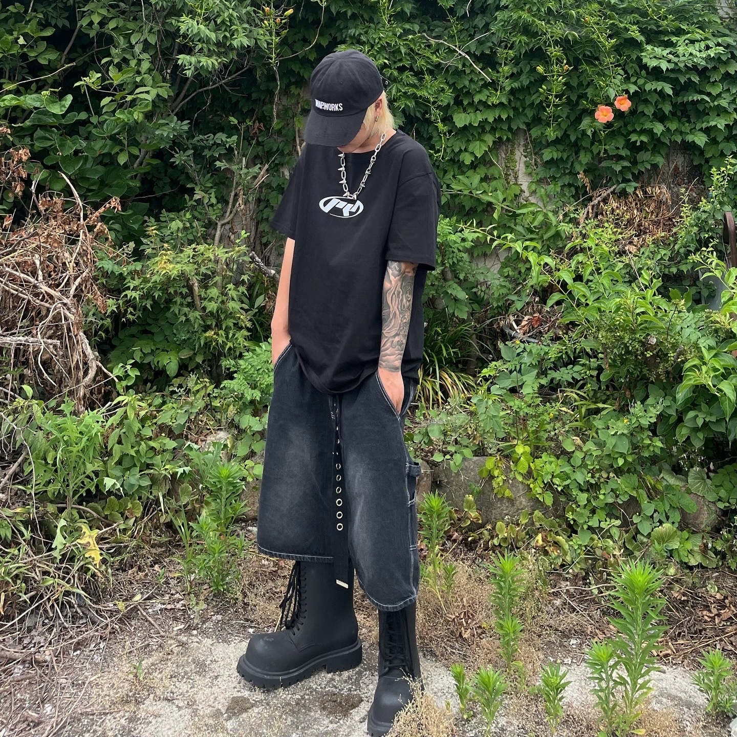 Balenciaga XL Army Boots Full Eva Black 착용 스타일 - 1
