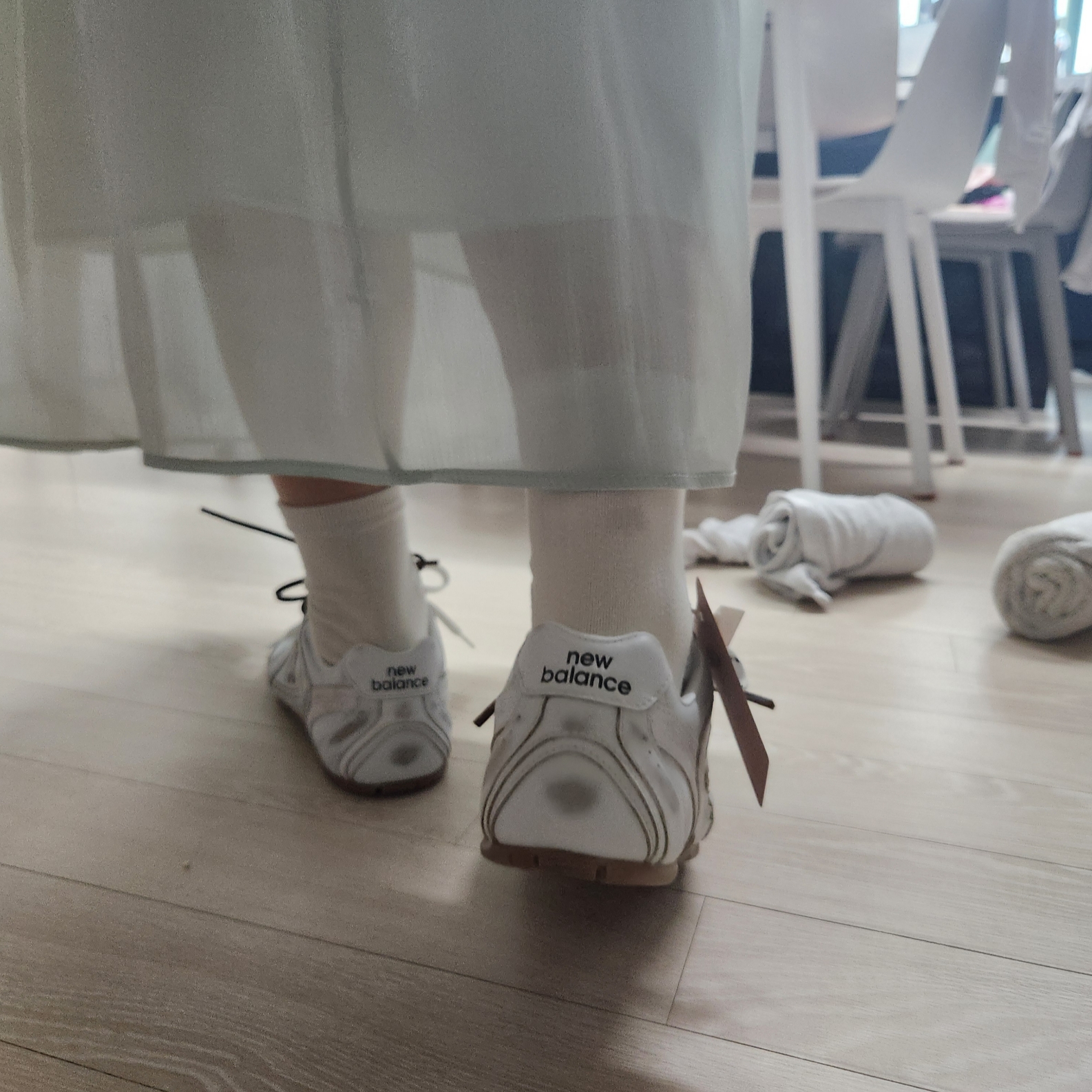 (W) New Balance x Miu Miu 530 SL Leather Sneakers White 착용 스타일 - 8