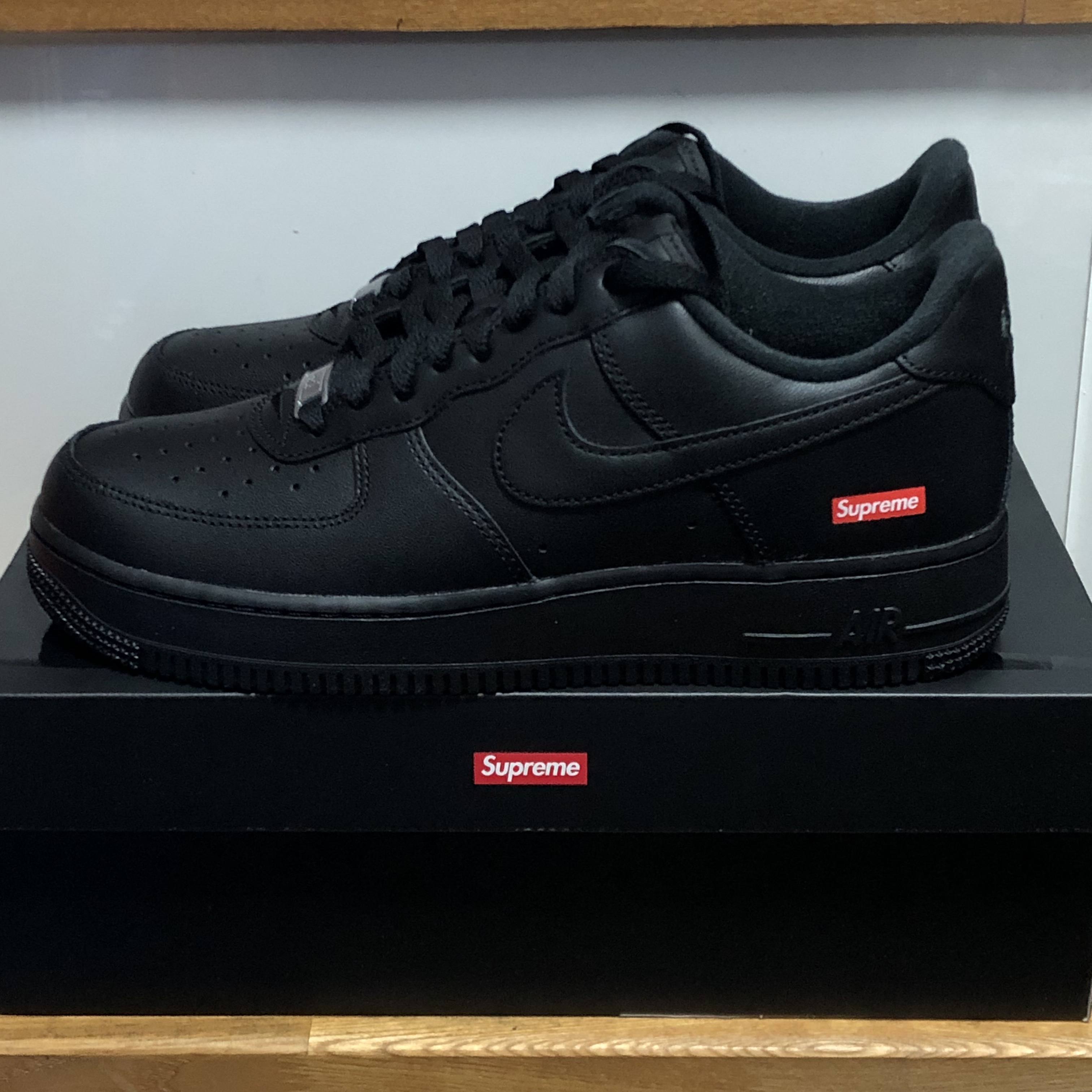 Nike x Supreme Air Force 1 Low Black 착용 스타일