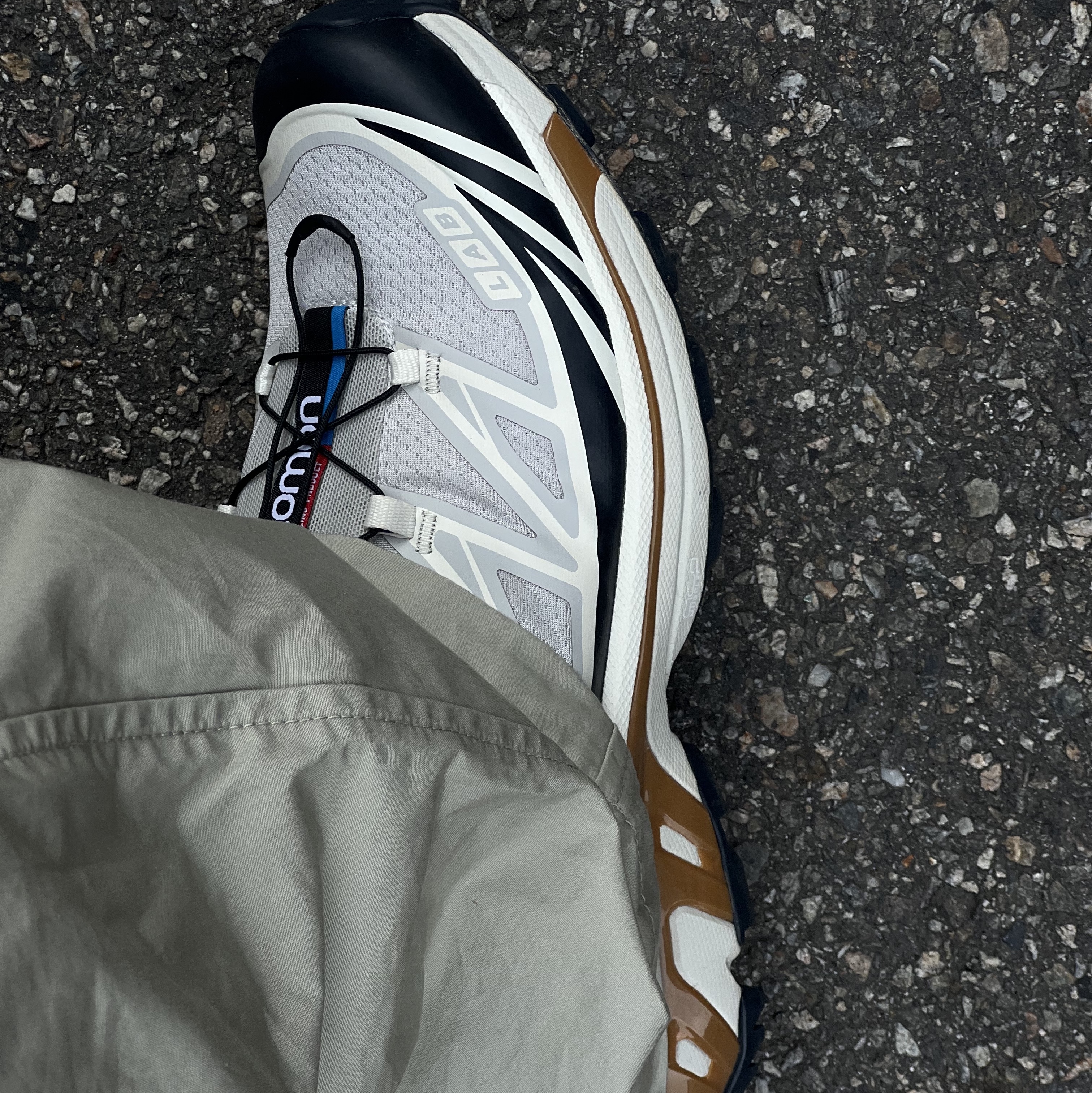 Salomon XT-6 Lunar Rock Dark Sapphire 착용 스타일 - 1