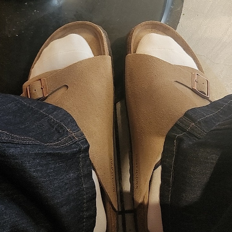 Birkenstock Zurich Suede Leather Taupe - Regular 착용 스타일