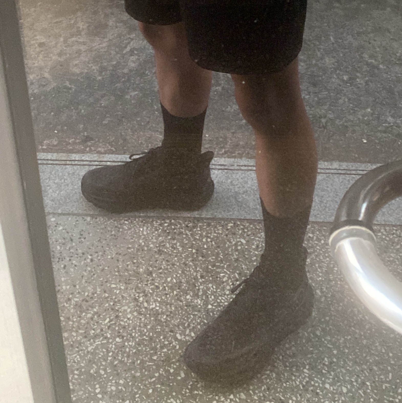 Hoka Clifton 9 Black 착용 스타일