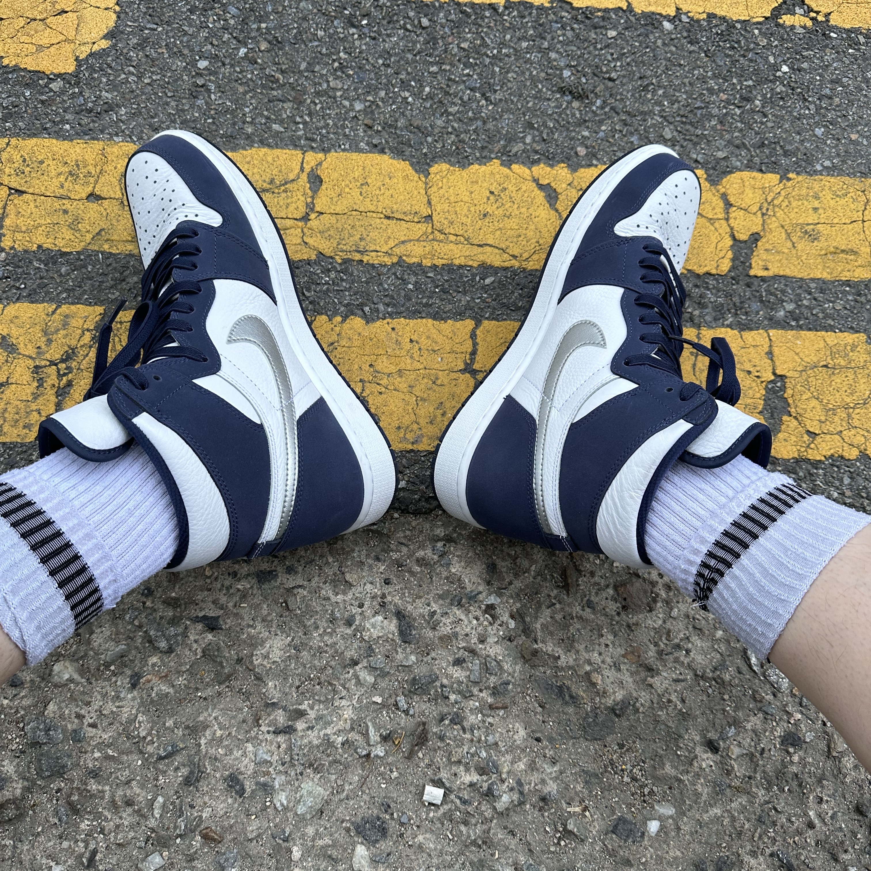 Jordan 1 Retro High OG CO.JP Midnight Navy (Suitcase Special Box) 착용 스타일 - 2