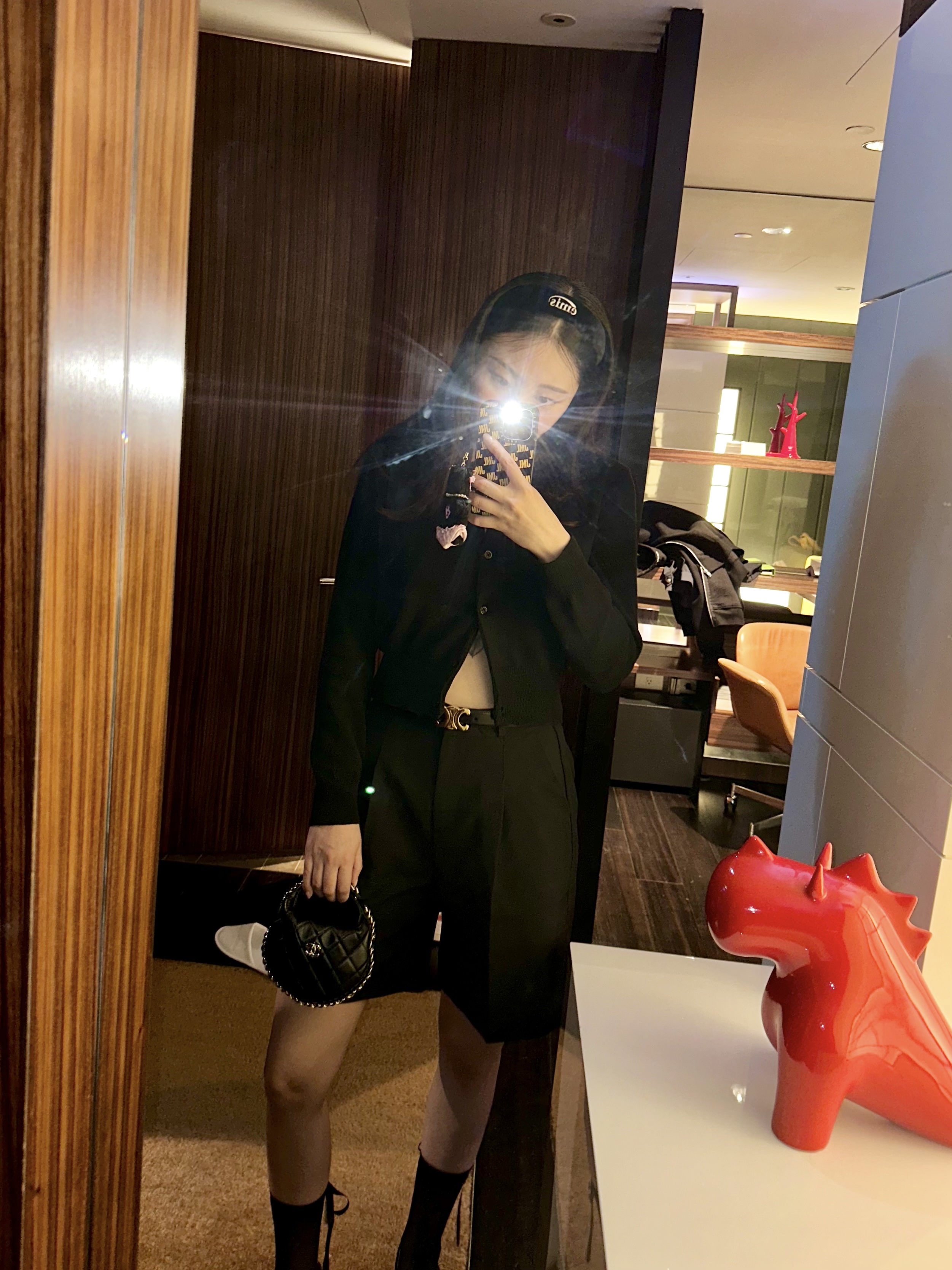 (W) Emis New Logo Hairband Black, Chanel Chain Trimming Pouch Black Gold Lambskin 착용 스타일 - 1