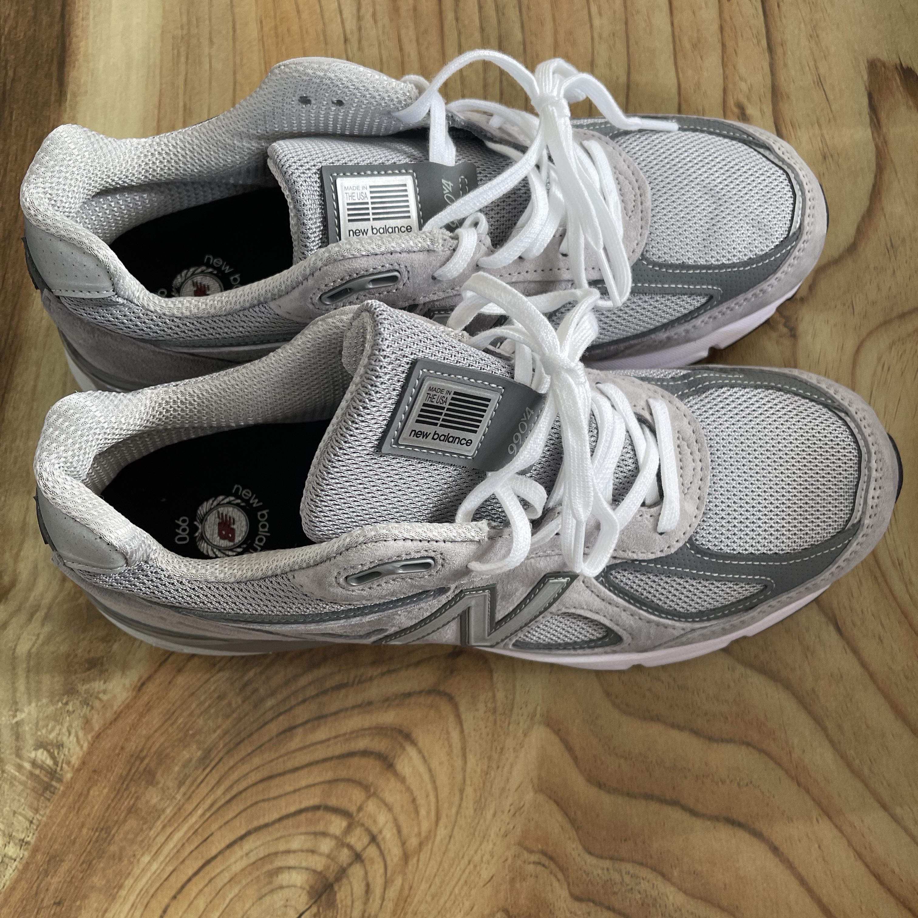 New Balance 990v4 Made in USA Grey Silver 착용 스타일 - 4