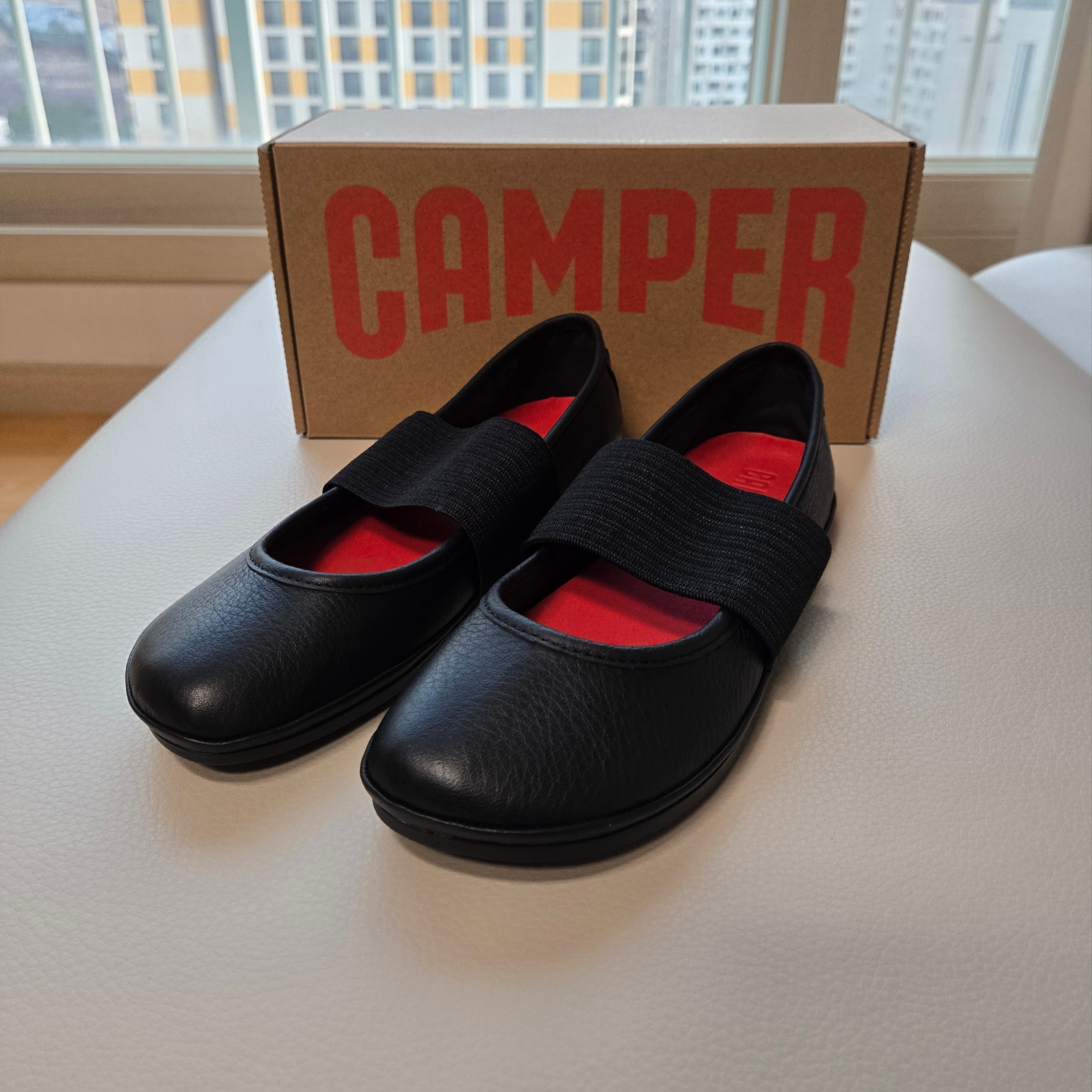 (W) Camper Right Ballerinas Black 착용 스타일 - 2