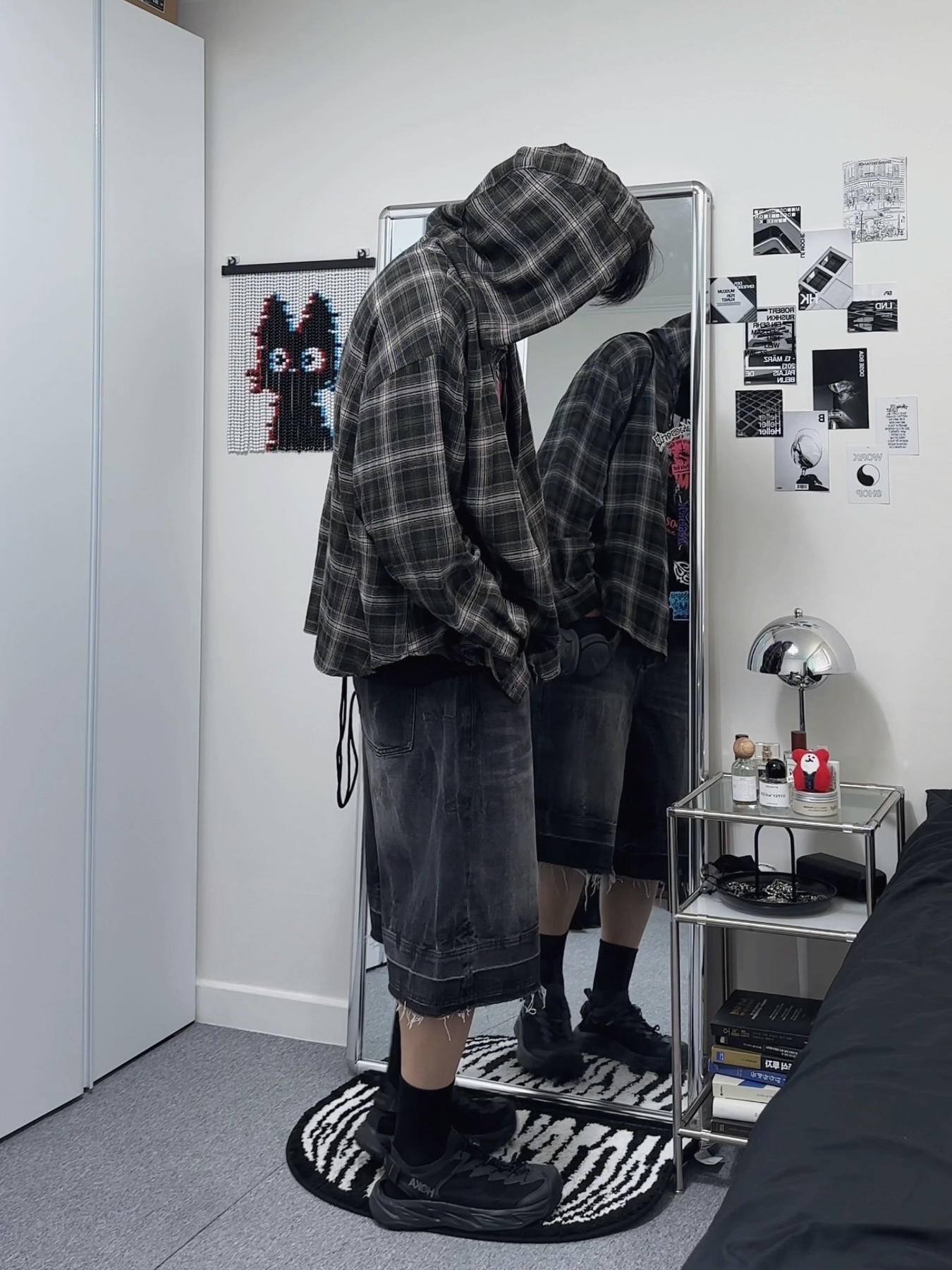 Millo Archive Layer Washed Denim Bermuda Pants Wahsed Black 착용 스타일 - 3