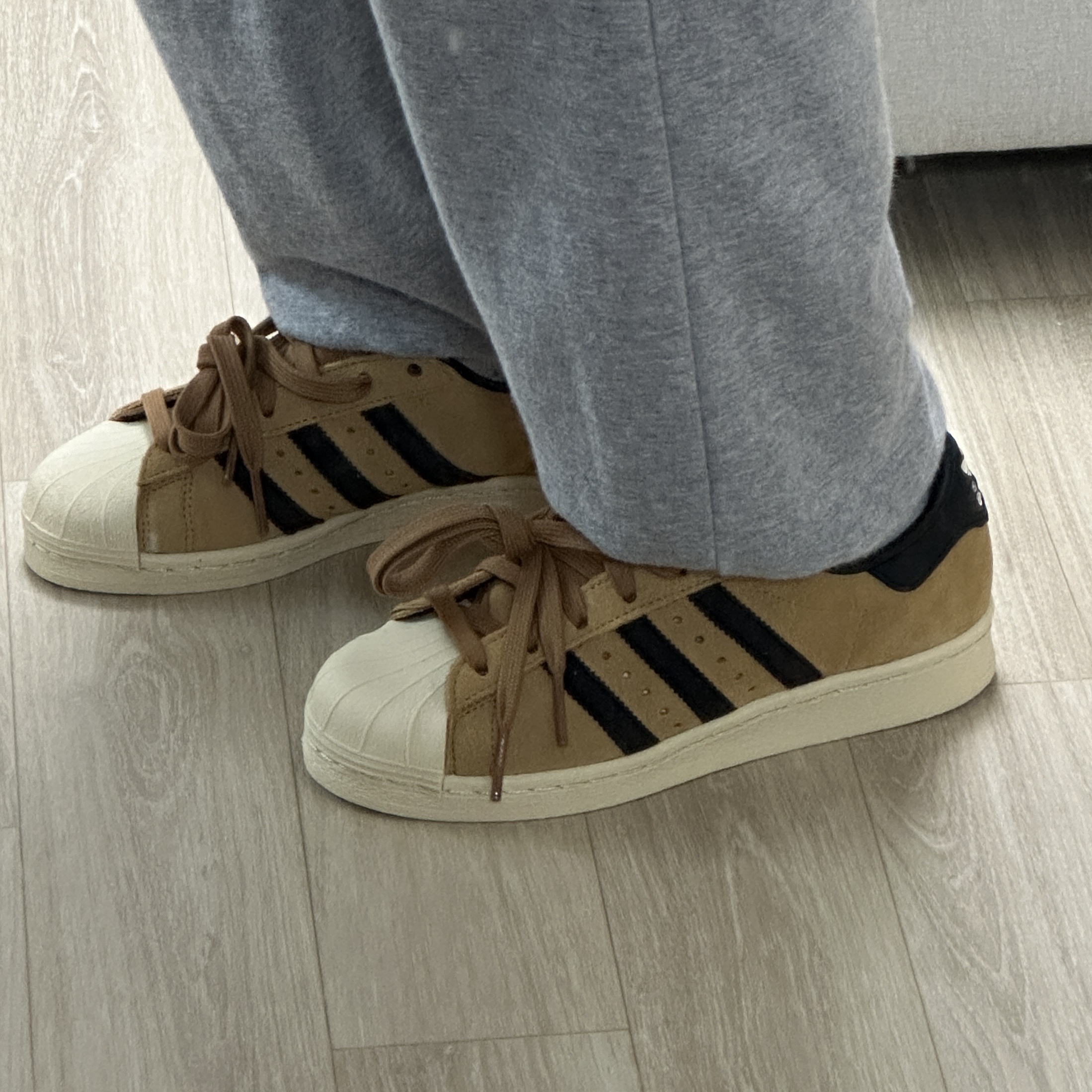 Adidas Superstar 82 Mesa Core Black 착용 스타일