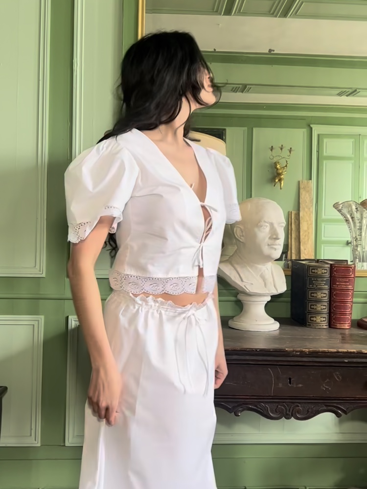 [KREAM 단독] Maison Cleo Women White Cotton English Embroidered Flared Mid-Length Skirt White 착용 스타일 - 4