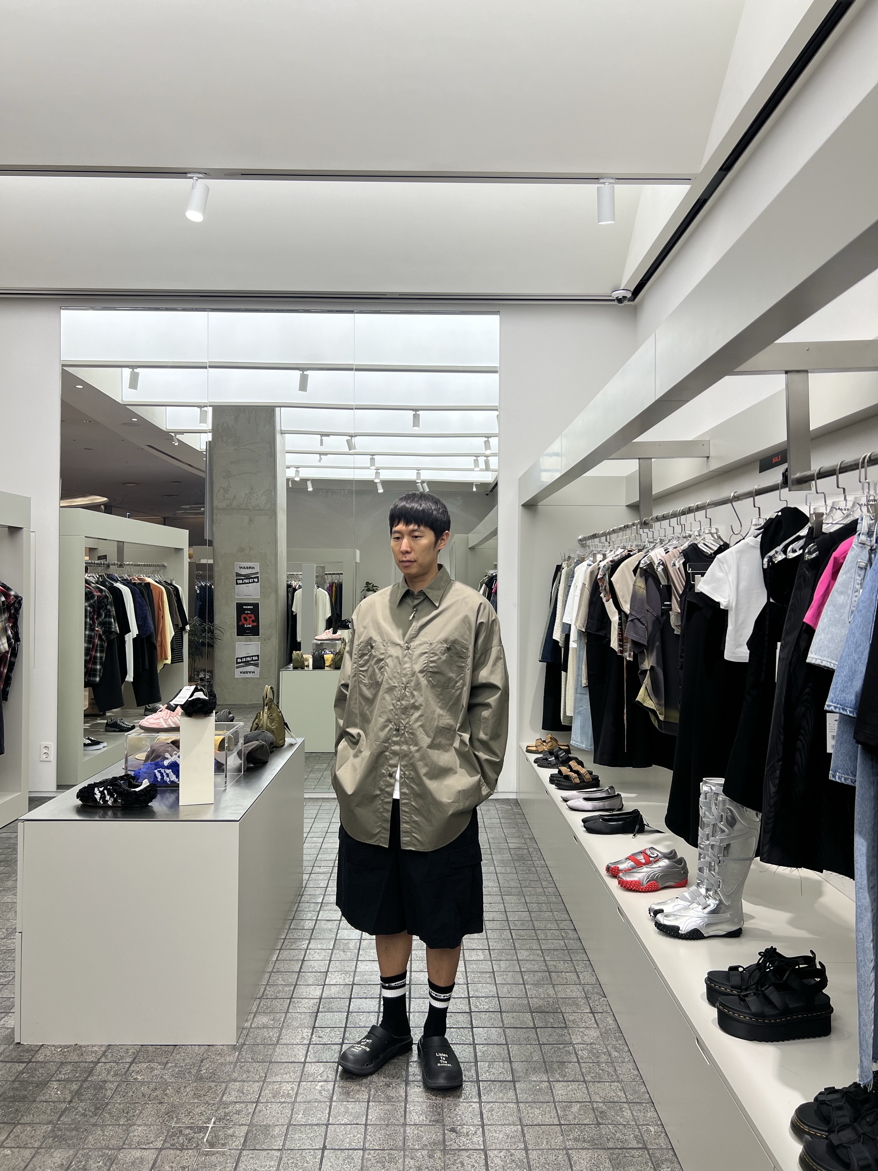 Markaware Long Tent Shirt Sage Green, Marka Fatigue Shorts Black 착용 스타일