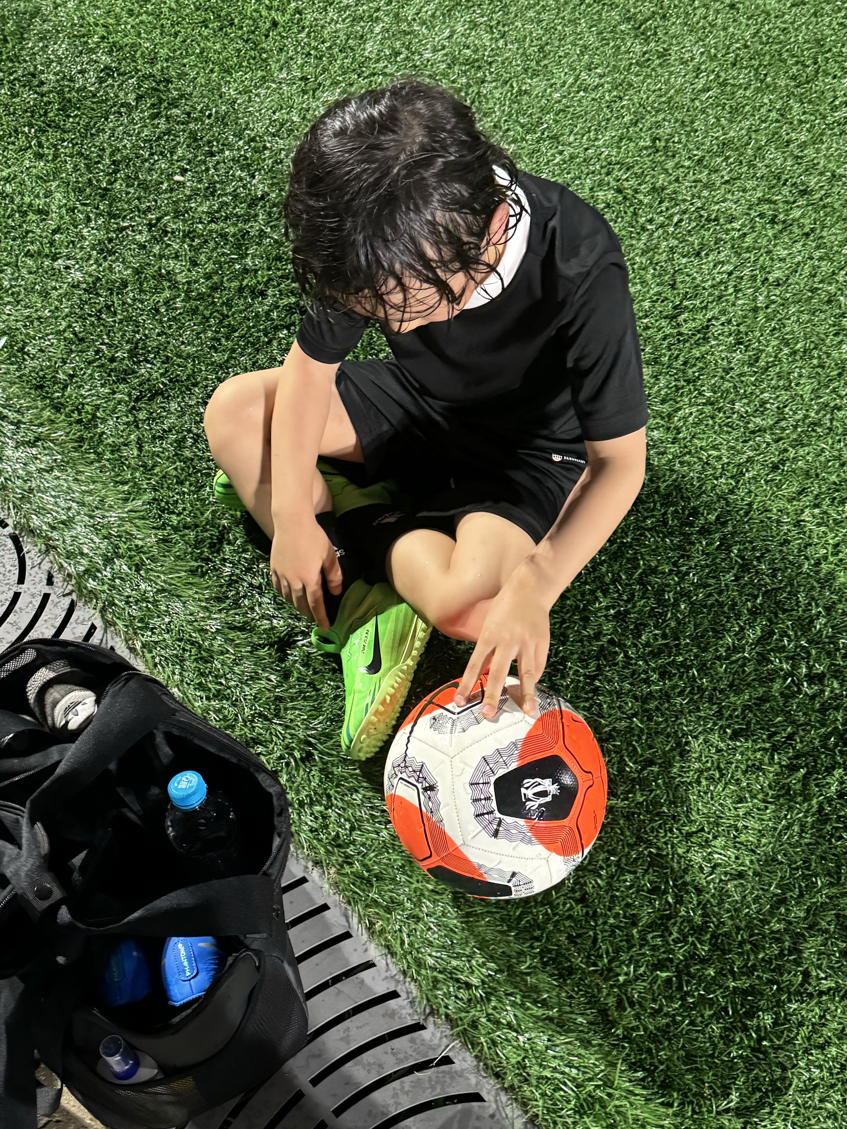 (J) Adidas Predator 24 Elite FG Core Black Cloud White Solar Red, (JR) Nike Zoom Mercurial Superfly 9 Academy Dream Speed TF Green Strike Black 착용 스타일 - 2