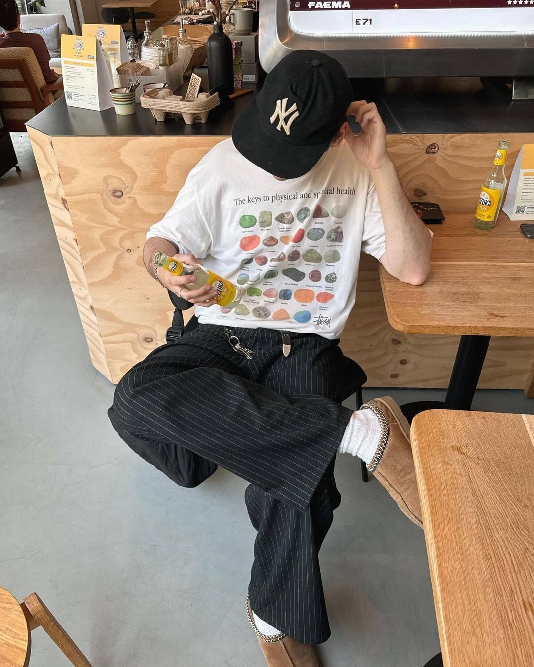 New Era x MoMA New York Yankees Cap Navy, New Era x MoMA New York Yankees Cap Black 착용 스타일 - 4