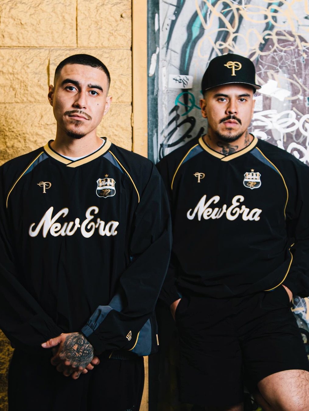 Over The Pitch x New Era Football Jersey Black 착용 스타일 - 4