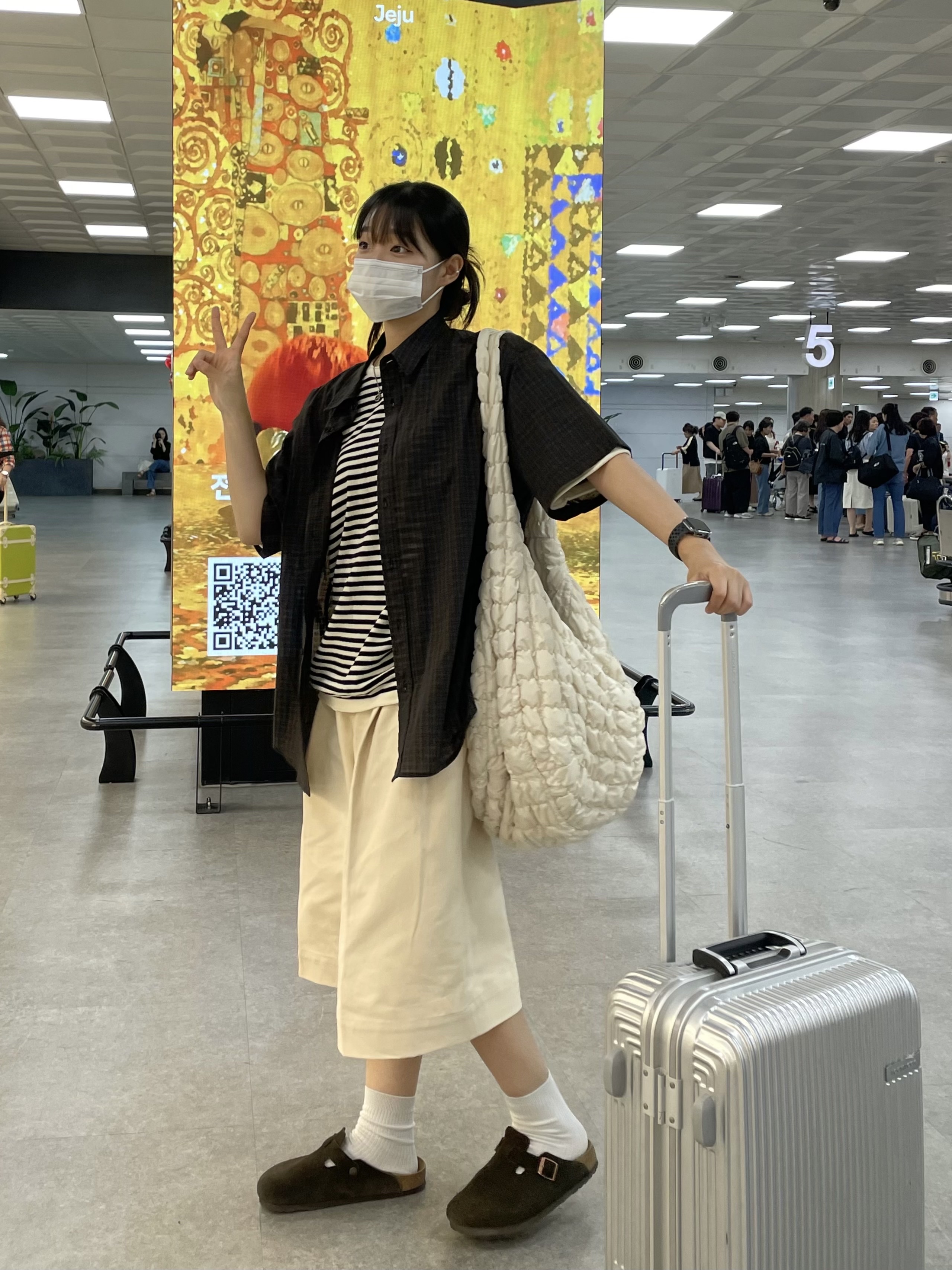 Birkenstock Boston Soft Footbed Mocha - Regular, COS Quilted Oversized Shoulder Bag Off White Light Beige 착용 스타일 - 1