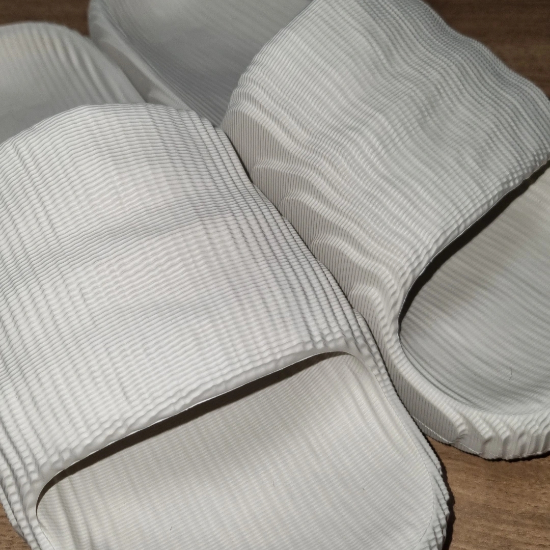 Adidas Adilette 22 Aluminium 착용 스타일 - 2