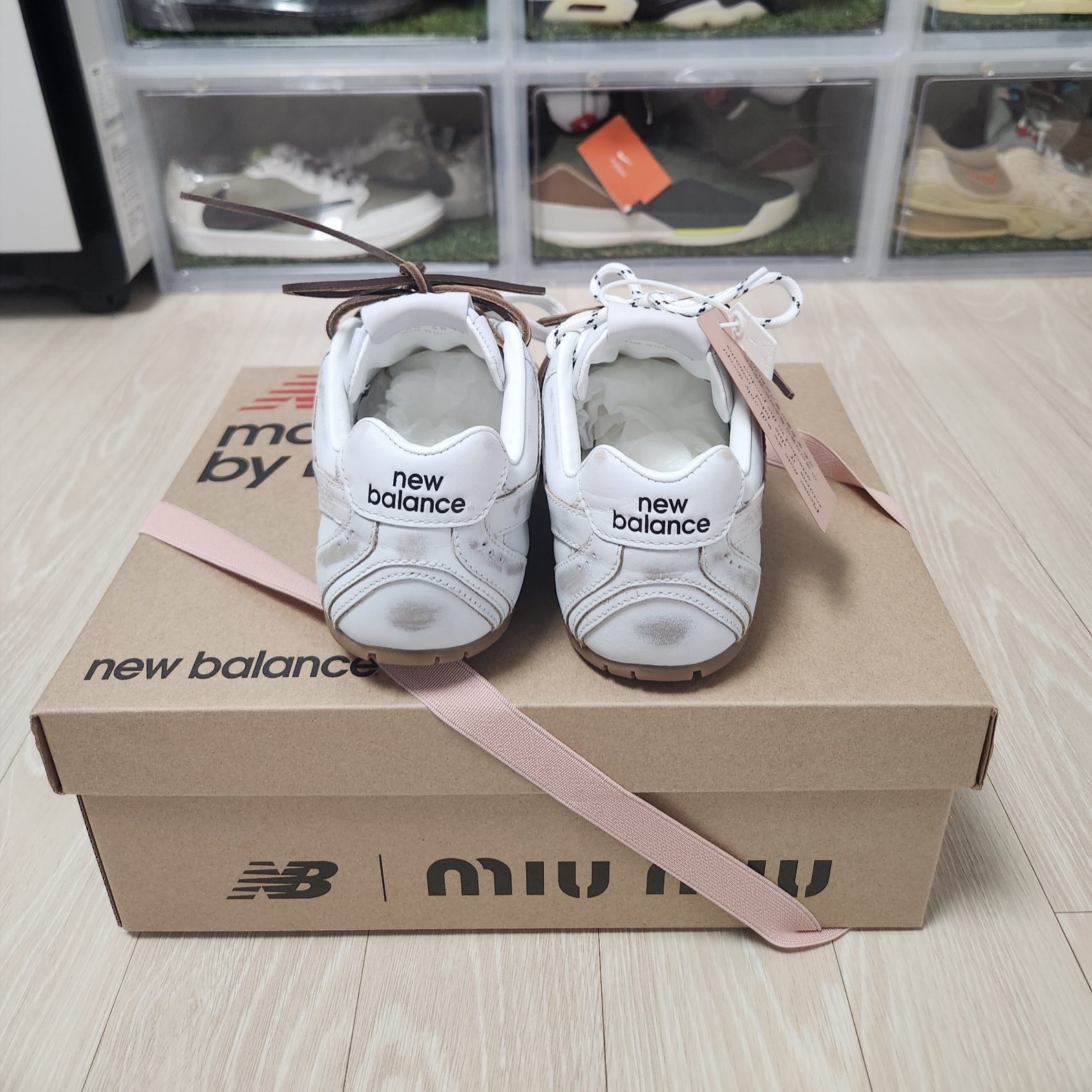 (W) New Balance x Miu Miu 530 SL Leather Sneakers White 착용 스타일 - 4