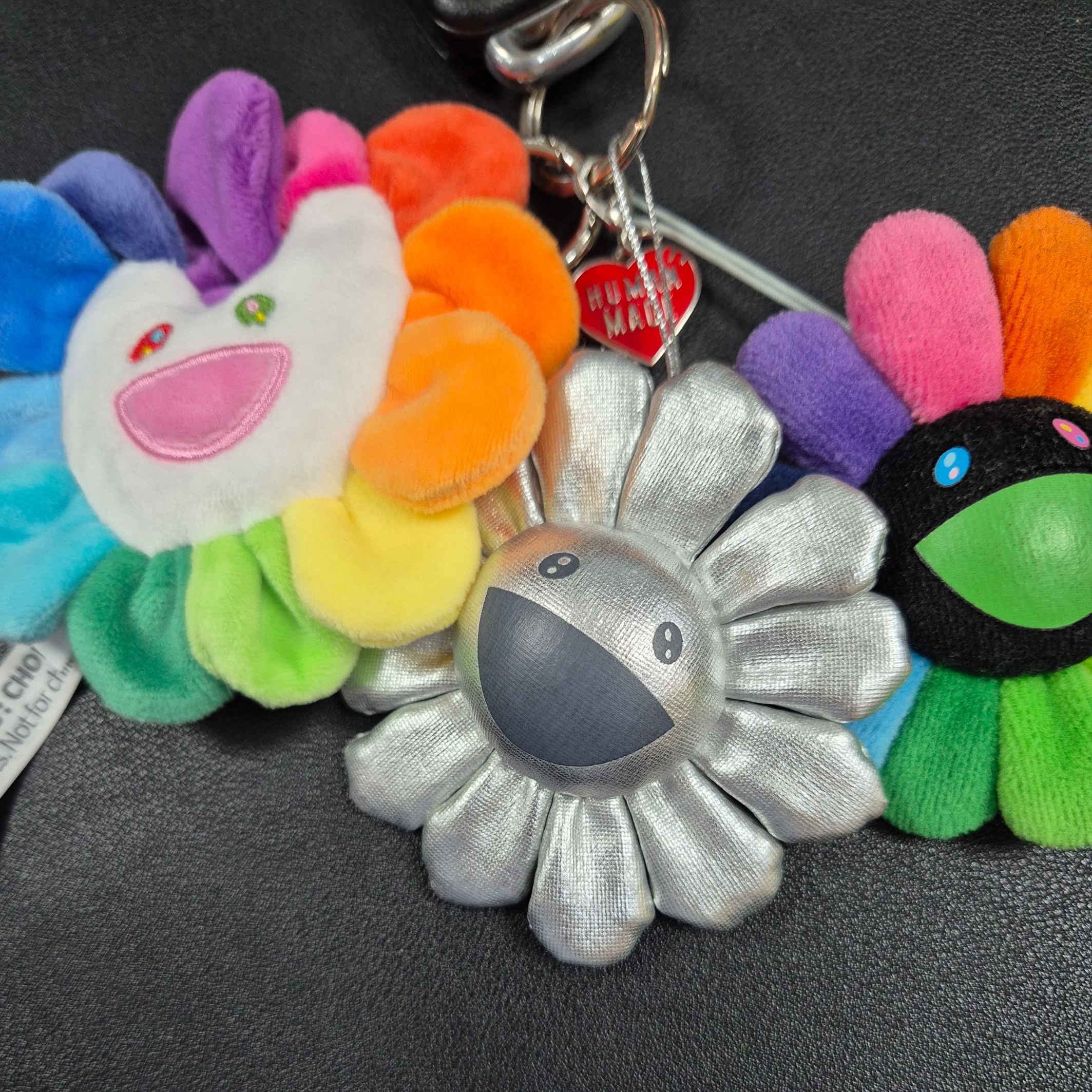 NewJeans x Murakami Plush Keyring Flower, Human Made Heart Mini Keycharm Red 착용 스타일 - 1