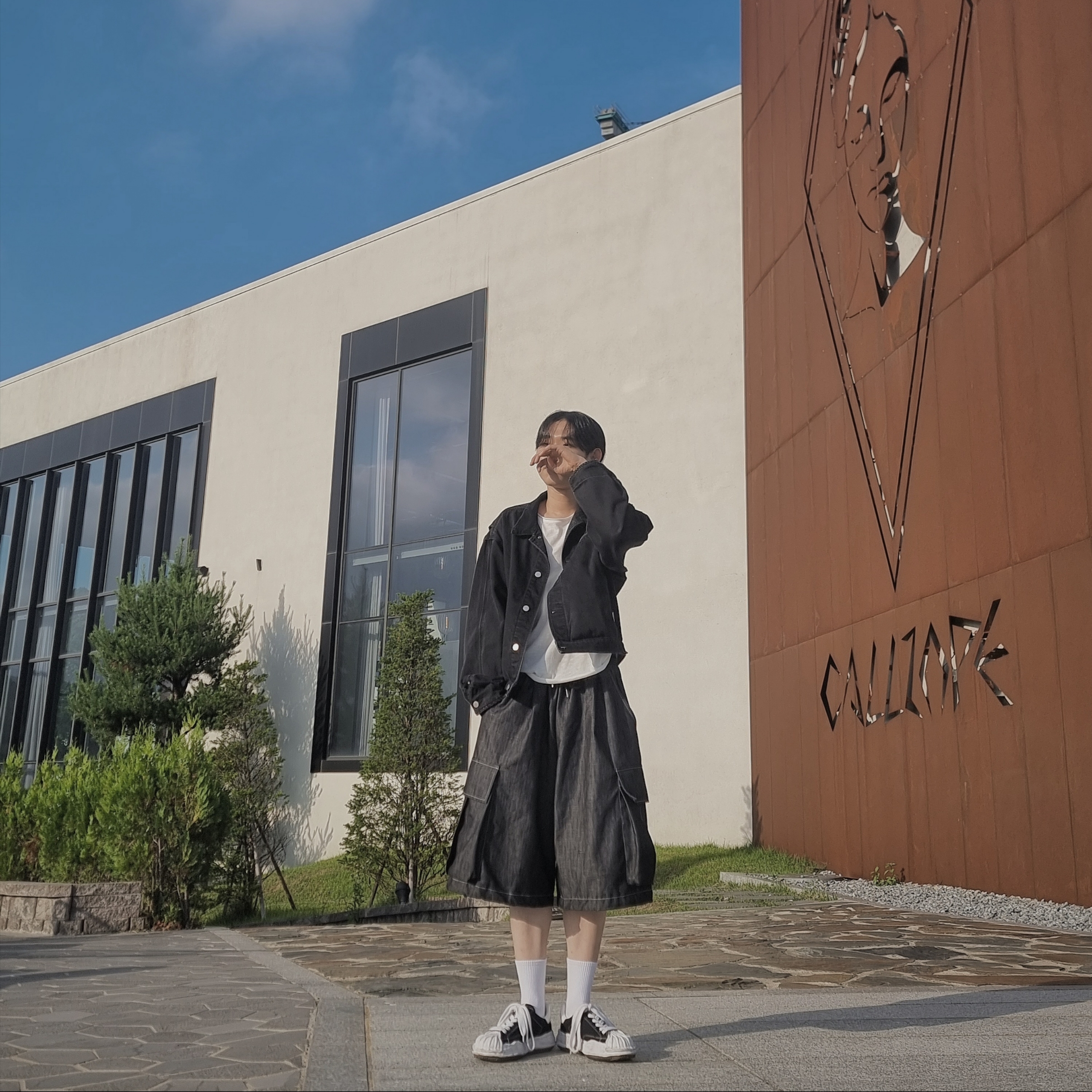Maison Mihara Yasuhiro Blakey OG Sole Canvas Low-top Sneakers Black White, Casio LTP-V007L-7B1 착용 스타일