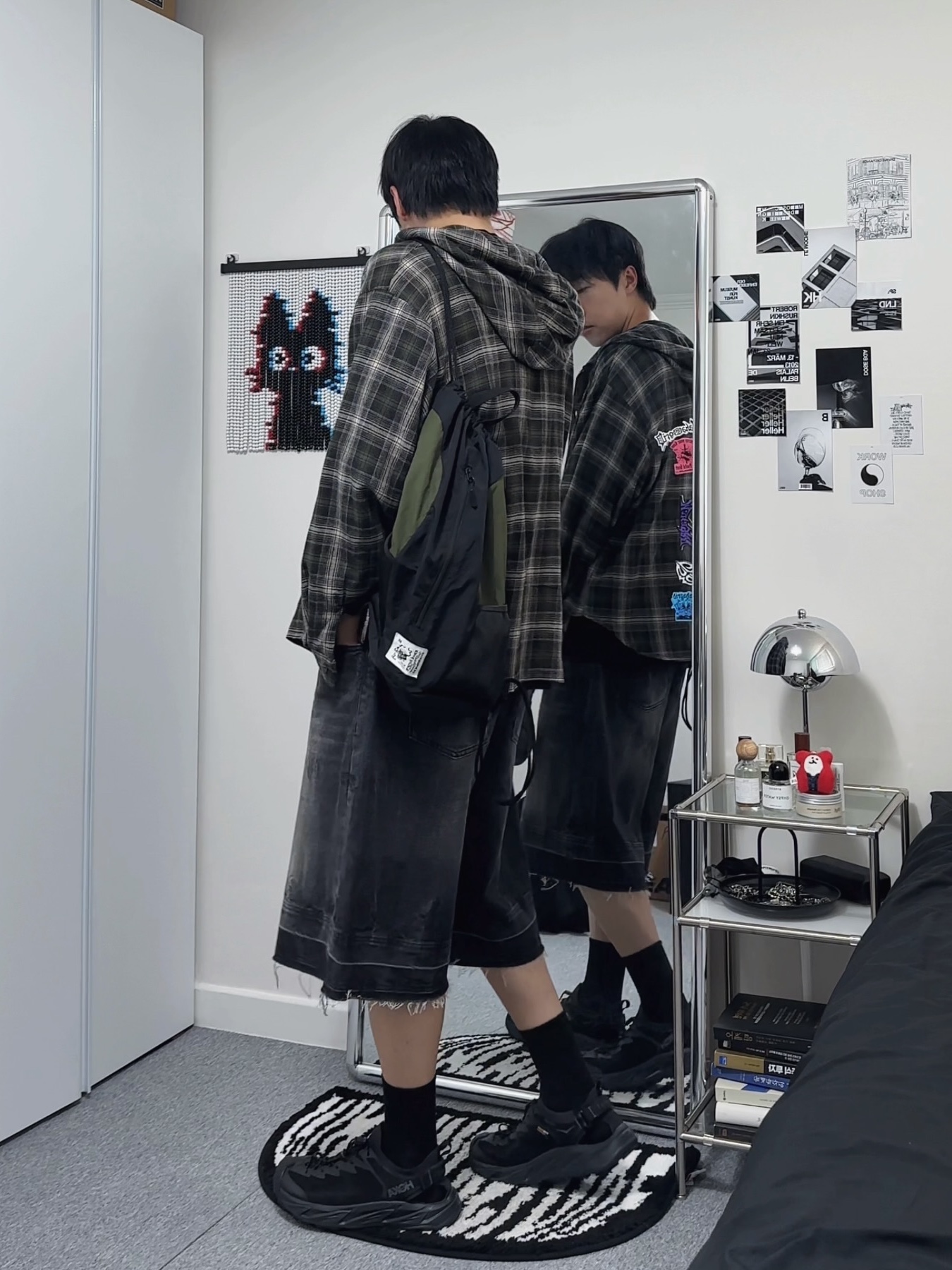 Millo Archive Layer Washed Denim Bermuda Pants Wahsed Black 착용 스타일 - 4