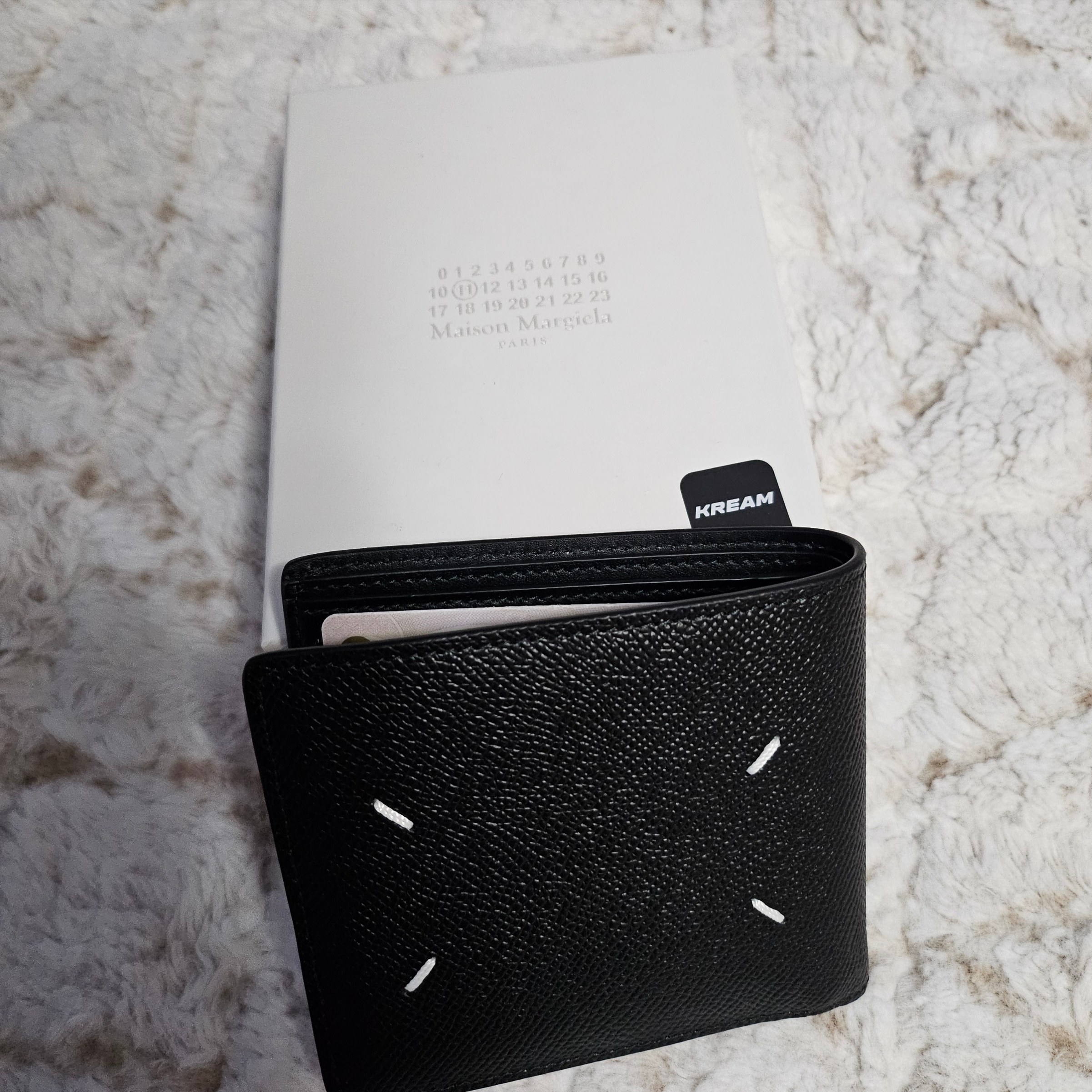 Maison Margiela Bovine Leather Bi-Fold Wallet Black 착용 스타일