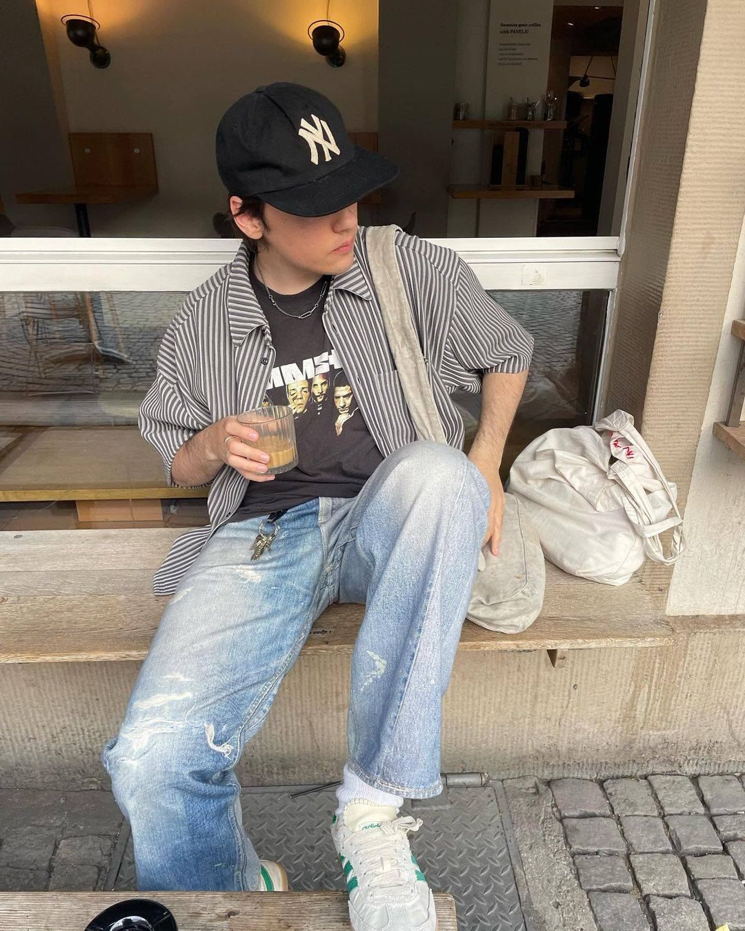 New Era x MoMA New York Yankees Cap Navy, New Era x MoMA New York Yankees Cap Black 착용 스타일 - 2