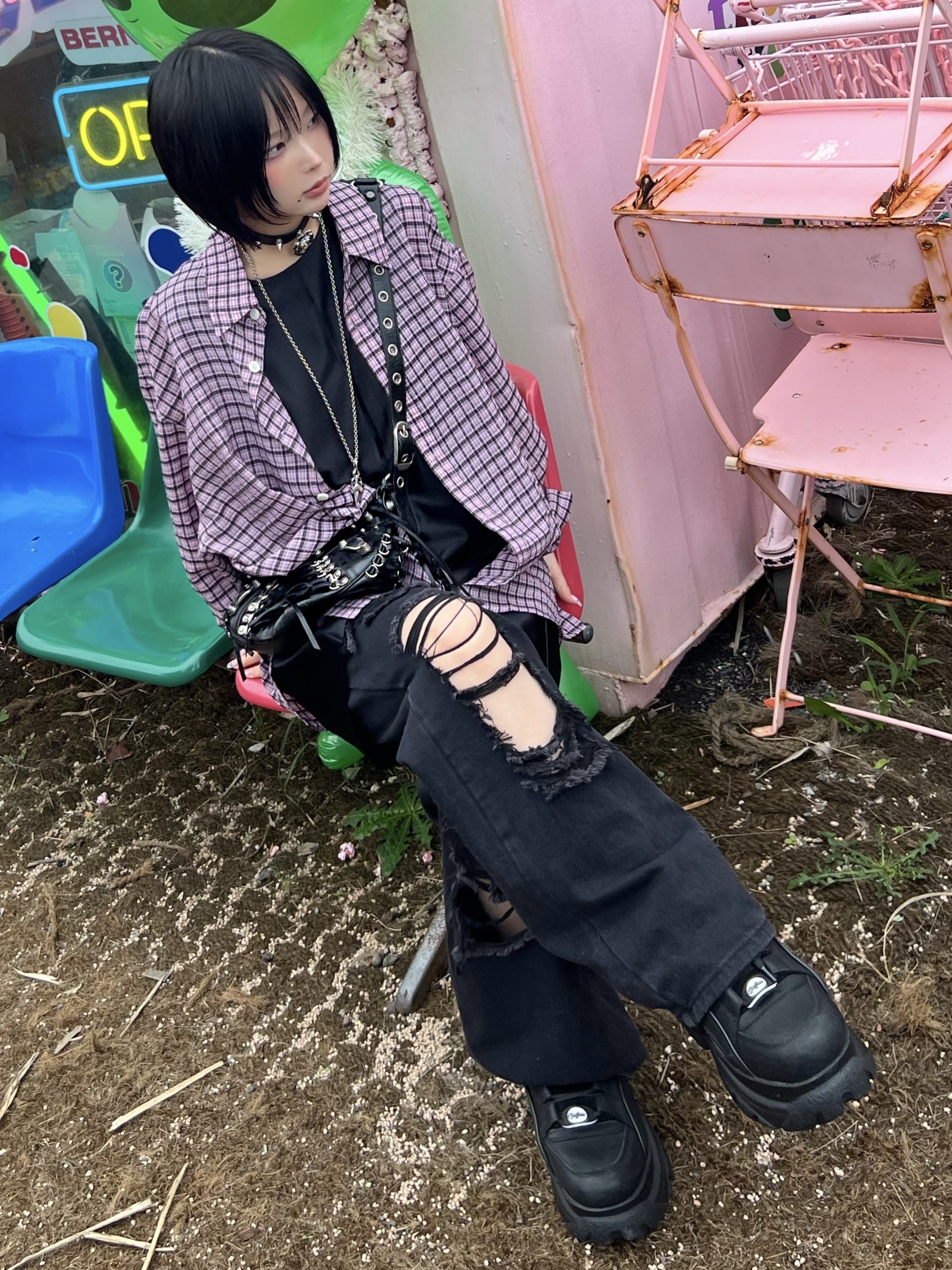 Balenciaga Le Cagole XS Shoulder Bag With Corset Black 착용 스타일 - 1