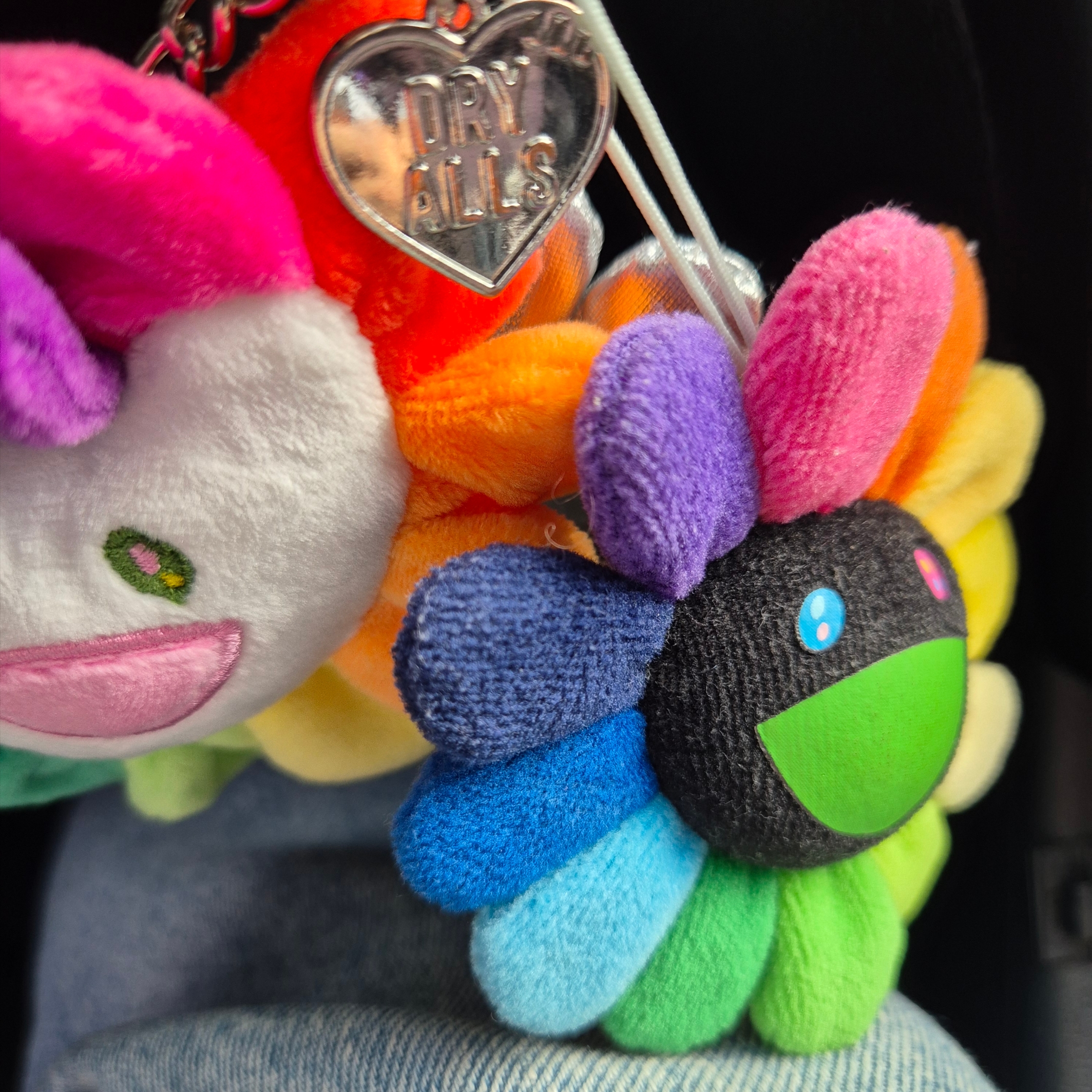 NewJeans x Murakami Plush Keyring Flower, Human Made Heart Mini Keycharm Red 착용 스타일 - 2